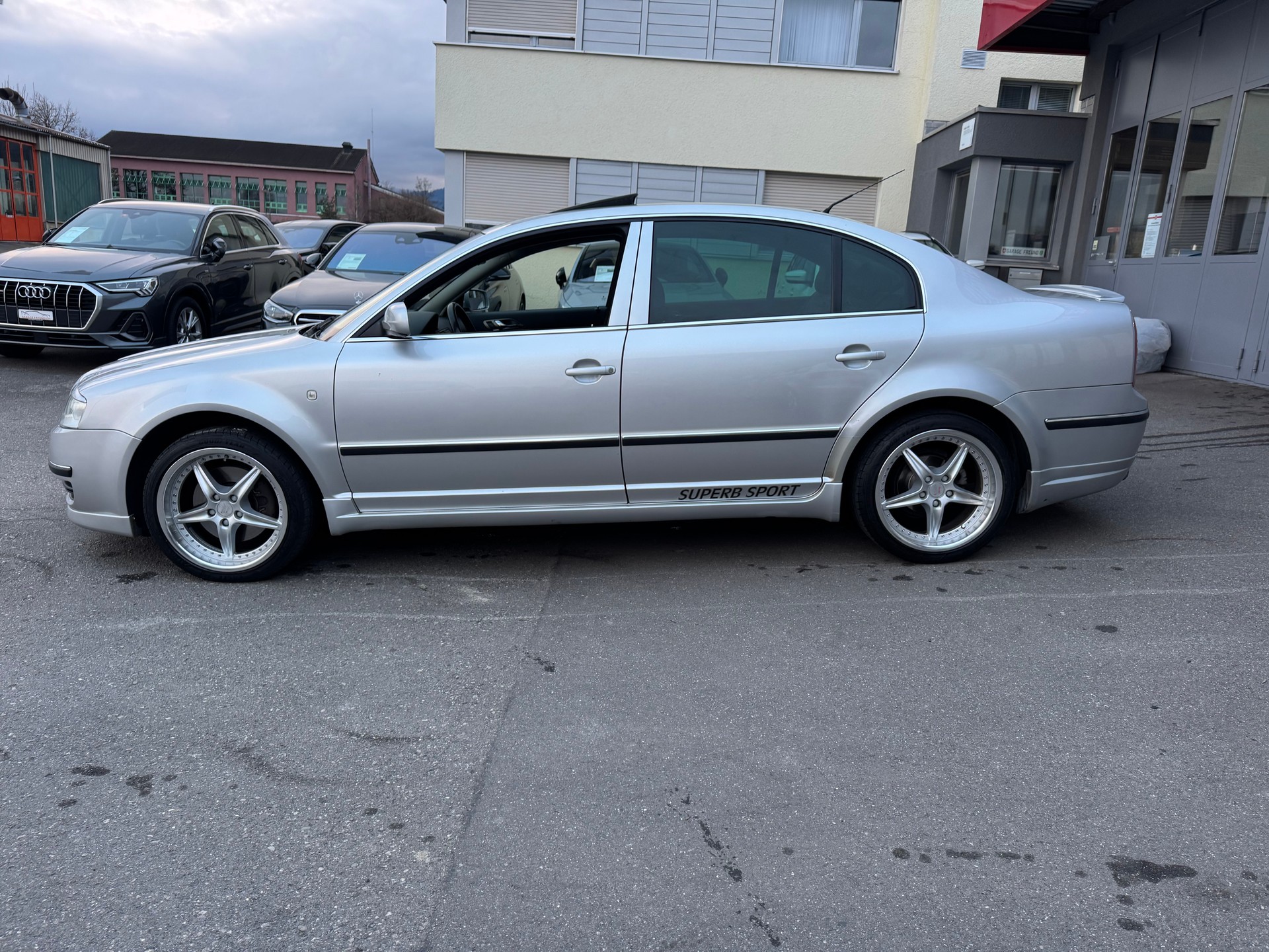 SKODA Superb 2.5 V6 TDi Elegance-image-8