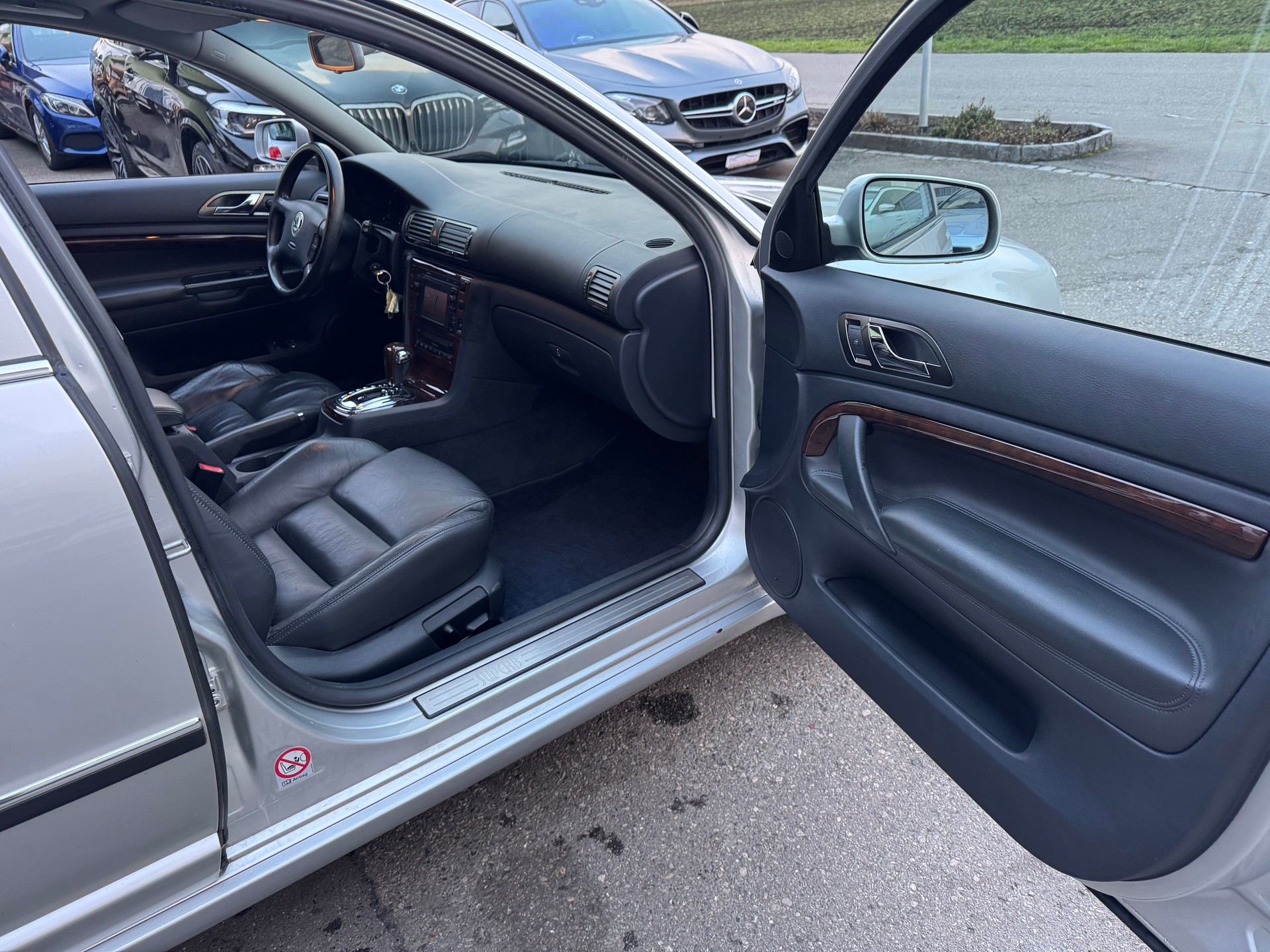 SKODA Superb 2.5 V6 TDi Elegance-image-15
