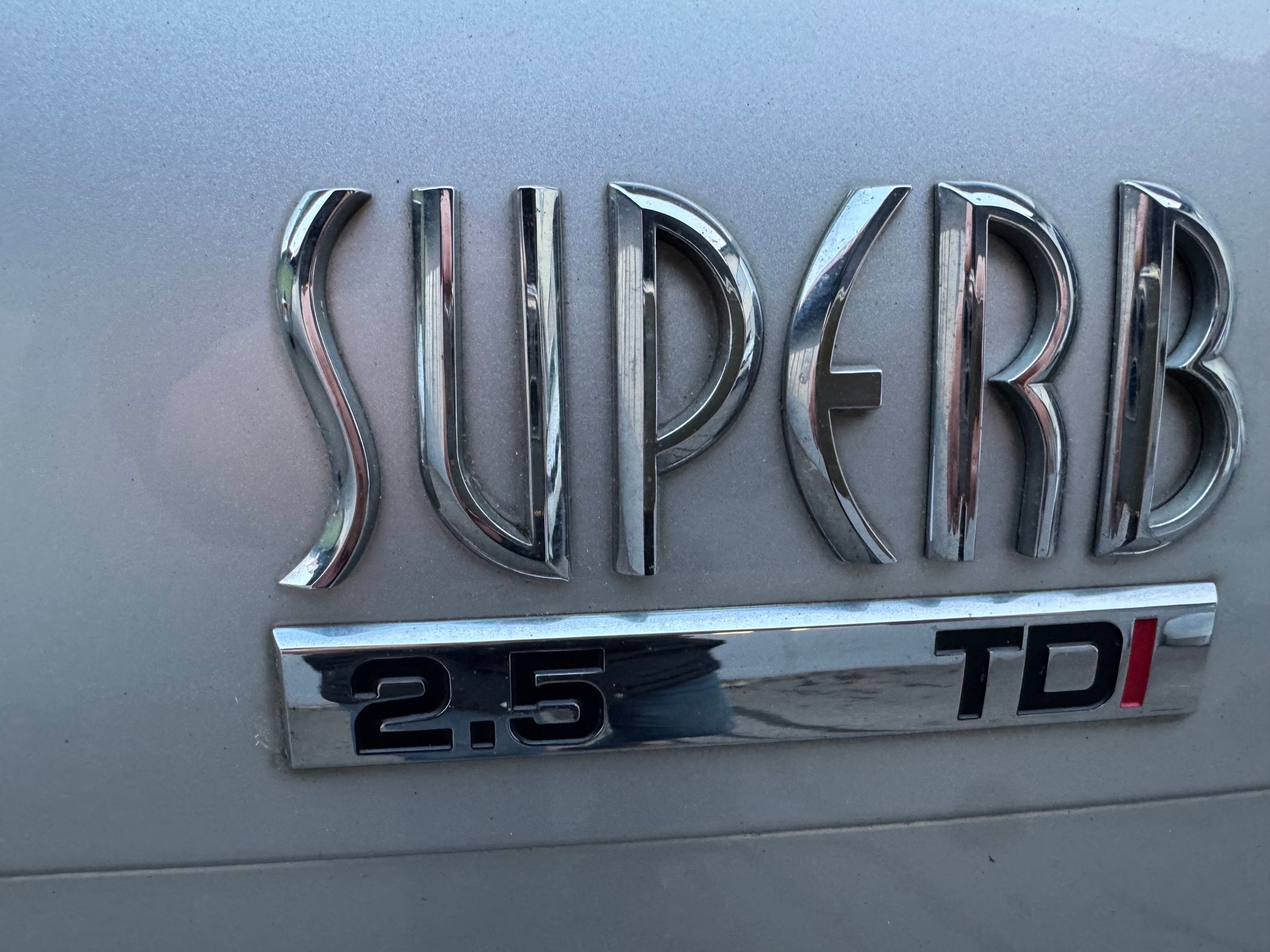 SKODA Superb 2.5 V6 TDi Elegance-image-10