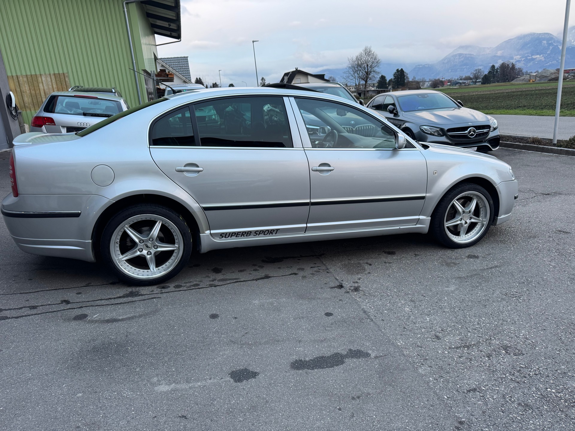 SKODA Superb 2.5 V6 TDi Elegance-image-11