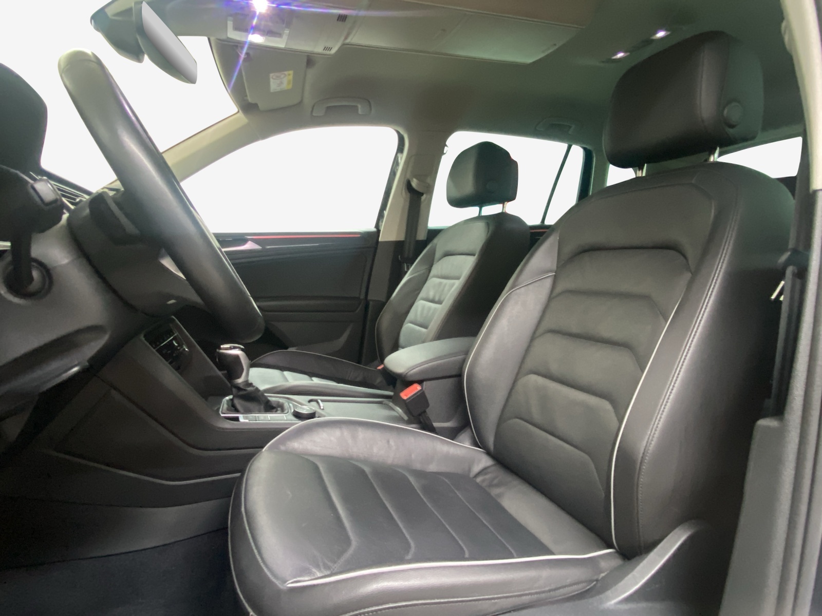 VW Tiguan 2.0 TDI SCR Elegance 4Motion DSG-image-7