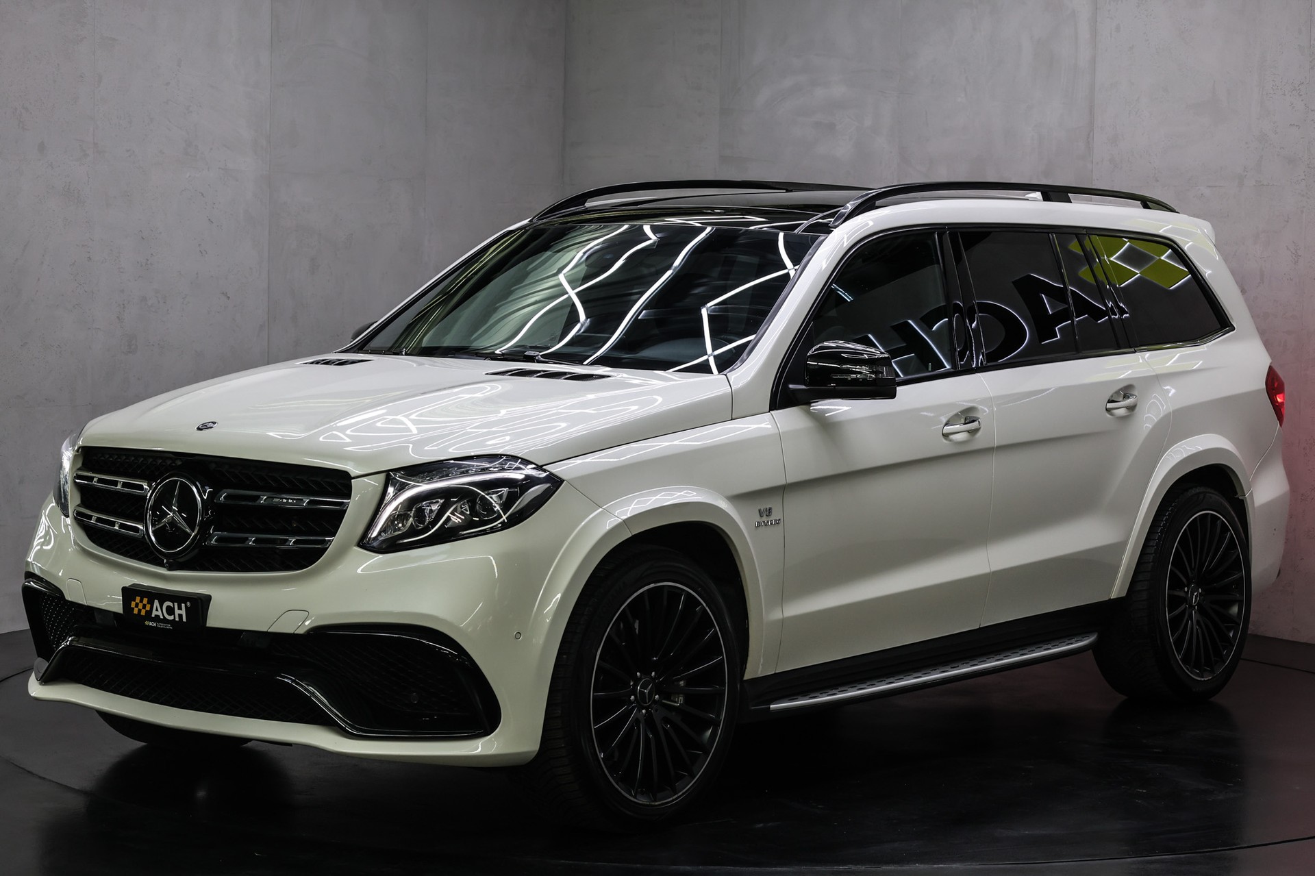 MERCEDES-BENZ GLS 63 V8 AMG 4matic-showroom-element-2