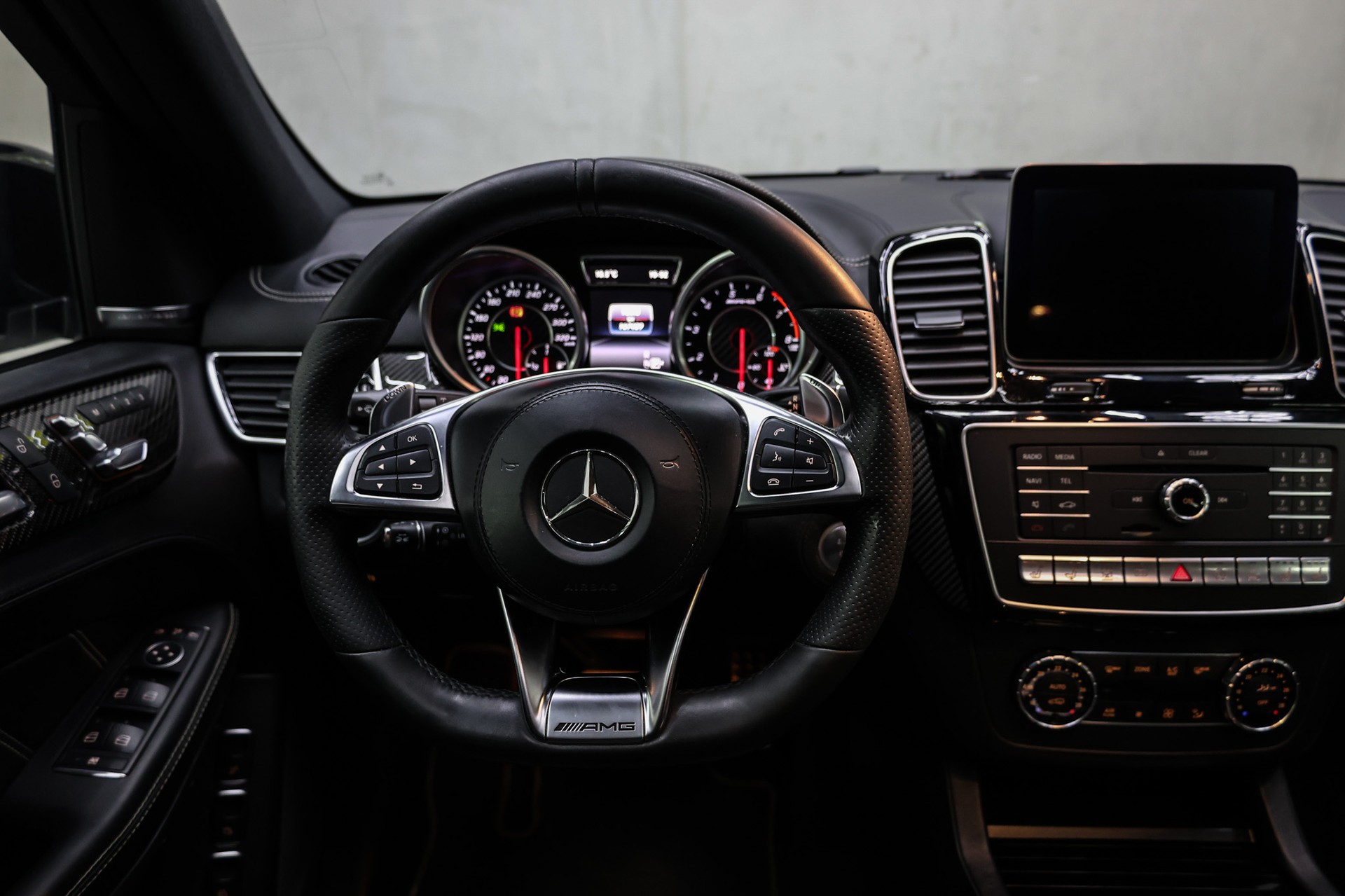 MERCEDES-BENZ GLS 63 V8 AMG 4matic-image-18
