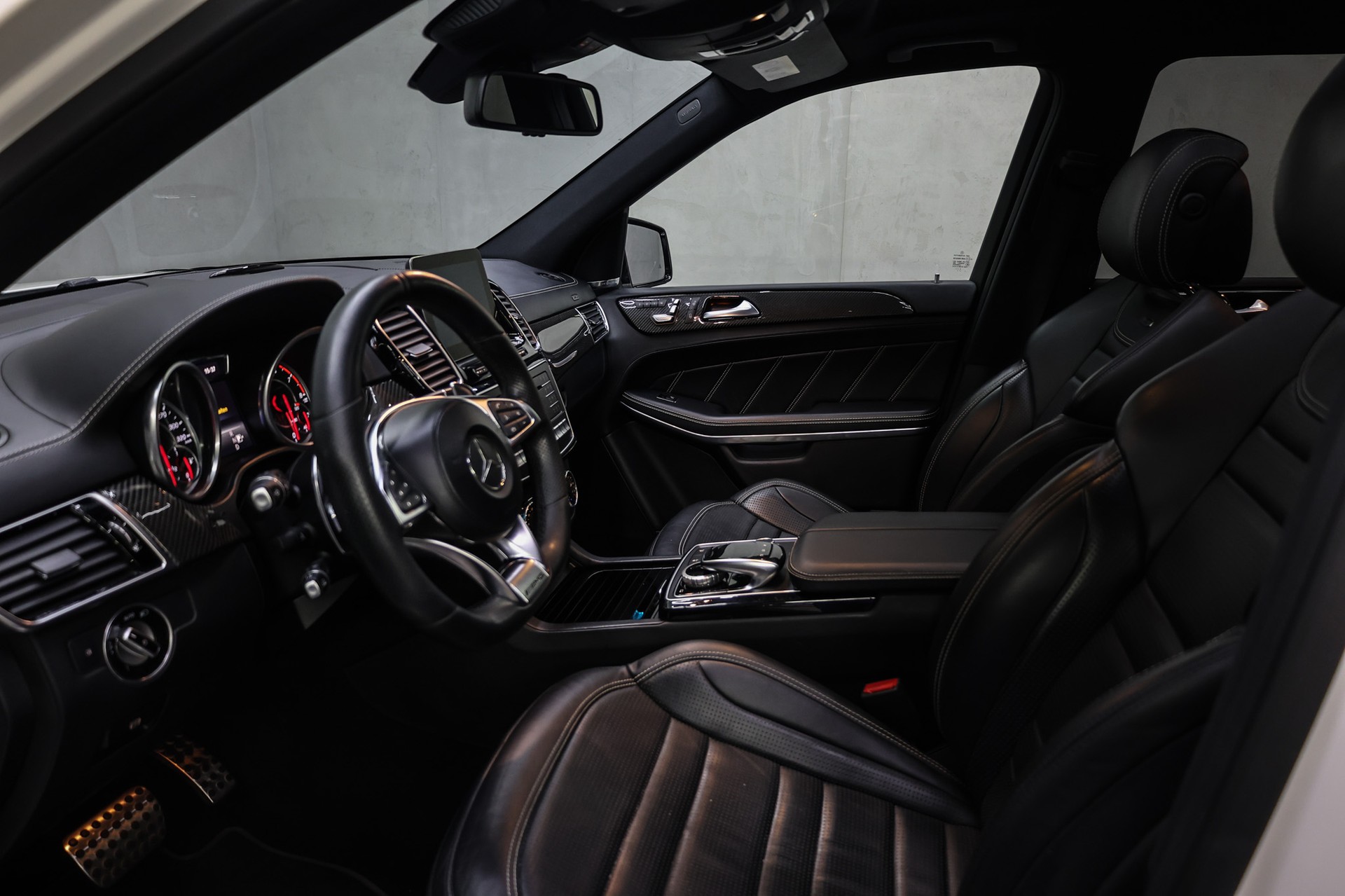 MERCEDES-BENZ GLS 63 V8 AMG 4matic-image-25