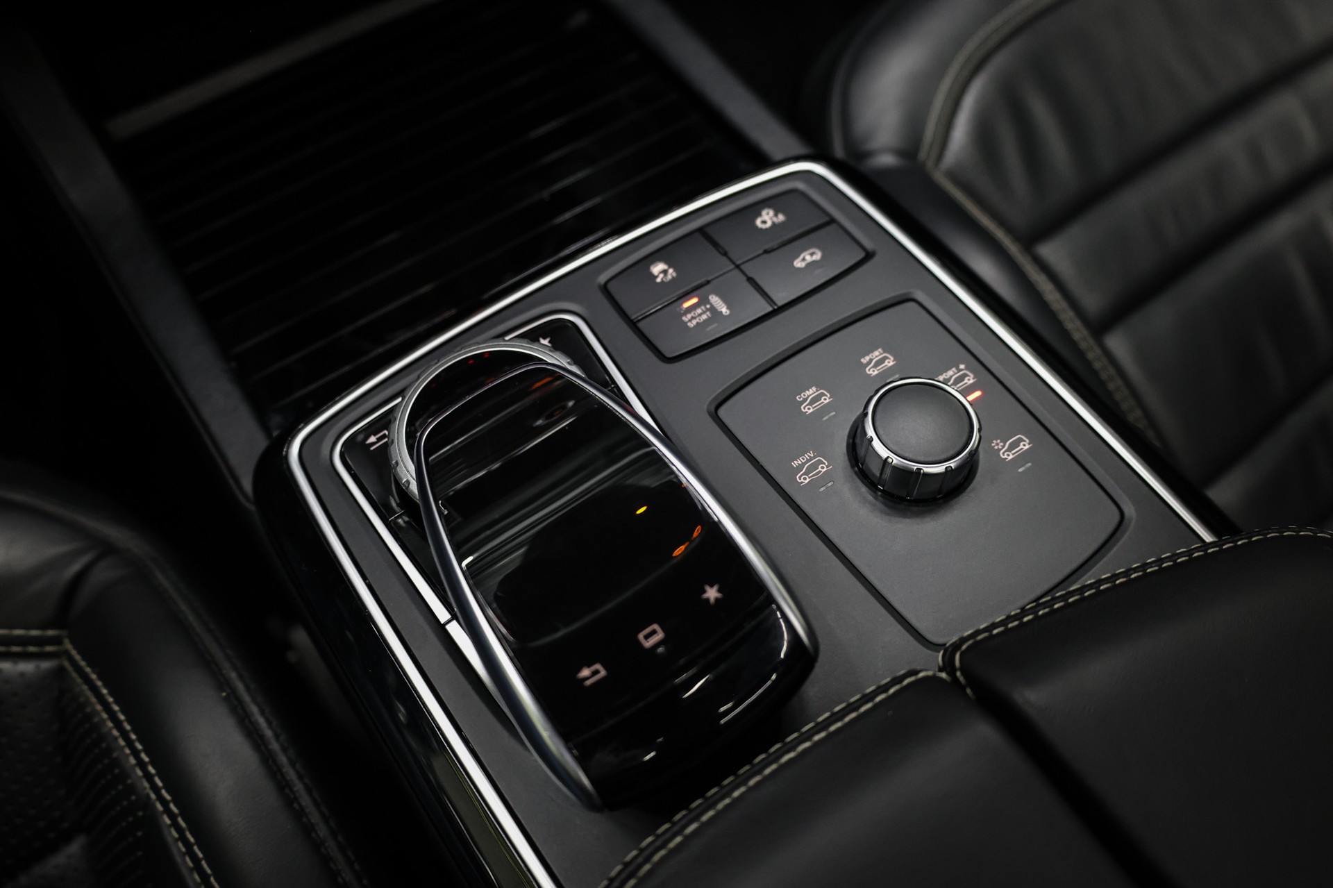 MERCEDES-BENZ GLS 63 V8 AMG 4matic-image-37