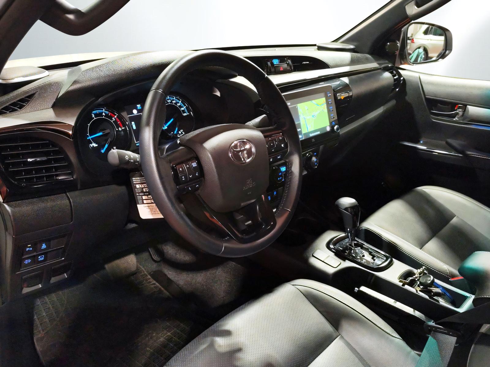 TOYOTA Hilux Double Cab.-Pick-up 2.8 D-4D 204 Invincible-image-8