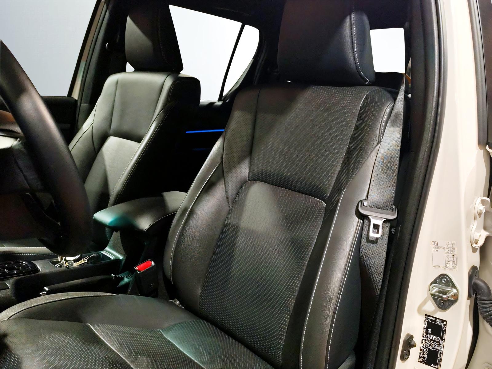TOYOTA Hilux Double Cab.-Pick-up 2.8 D-4D 204 Invincible-image-7