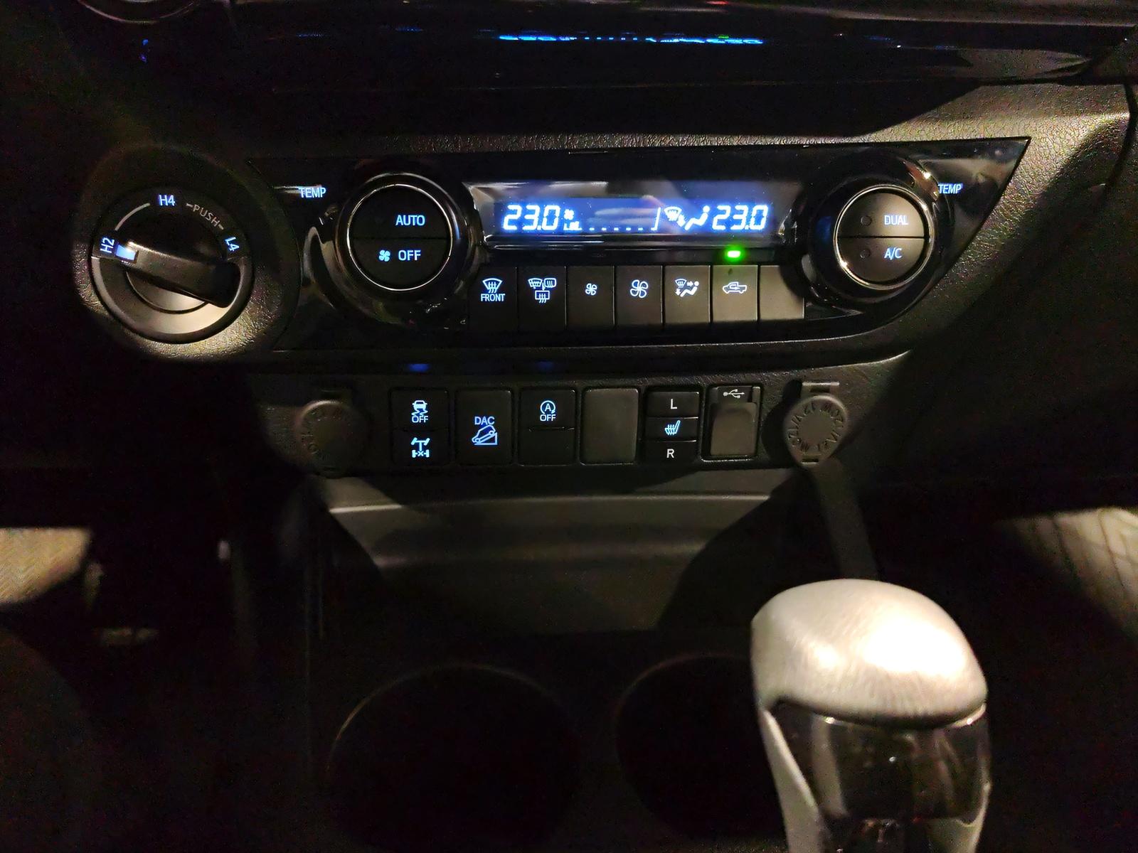 TOYOTA Hilux Double Cab.-Pick-up 2.8 D-4D 204 Invincible-image-14