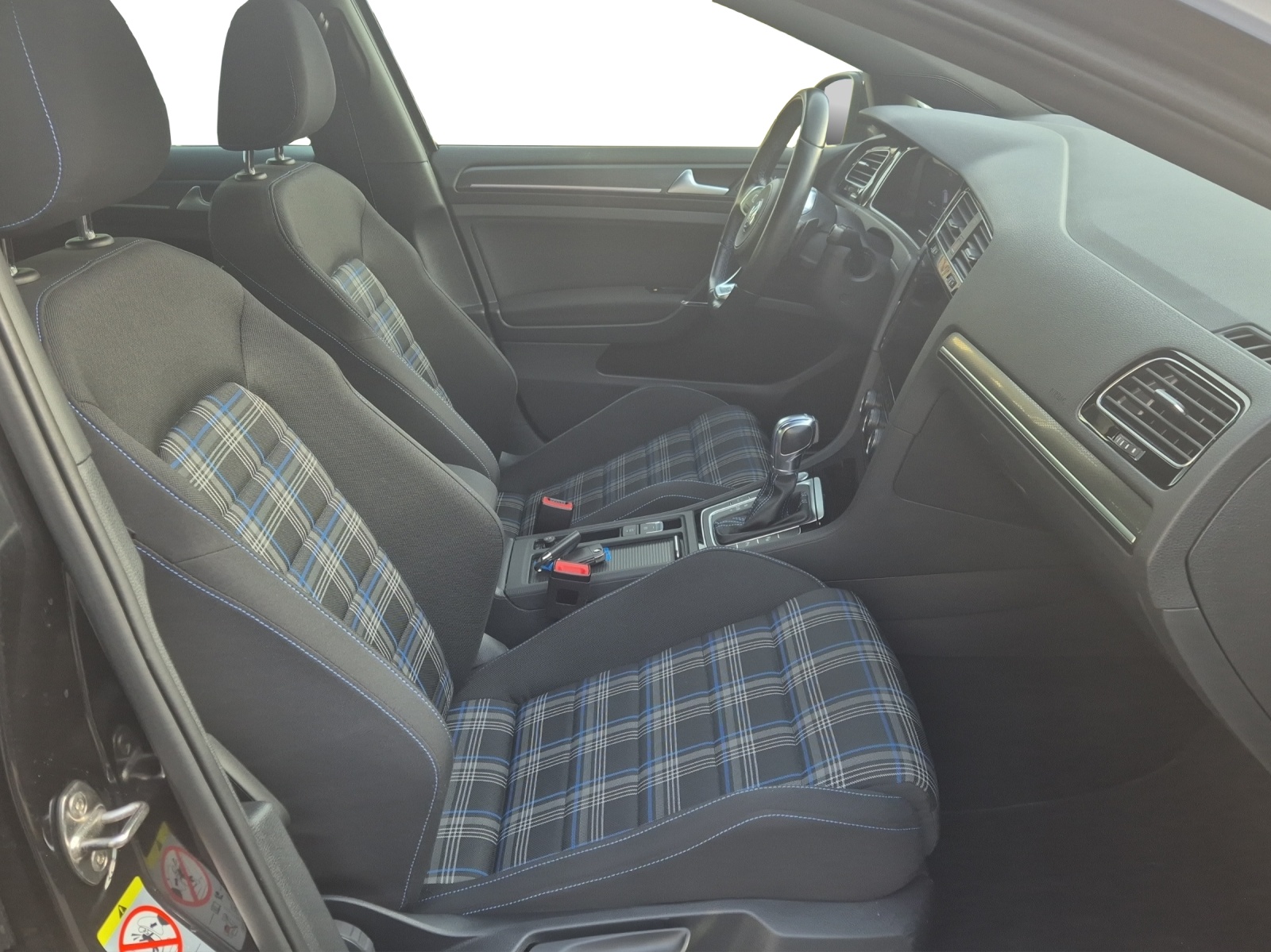 VW Golf 1.4 TSI GTE-image-16