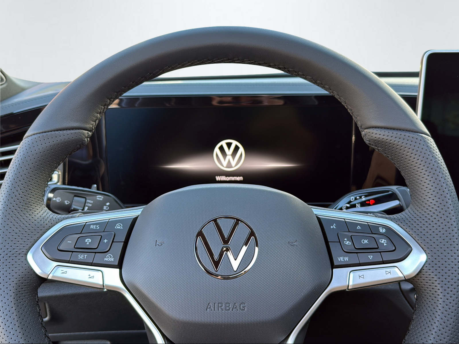 VW Tiguan 2.0 TSI R-Line DSG 4motion-image-8