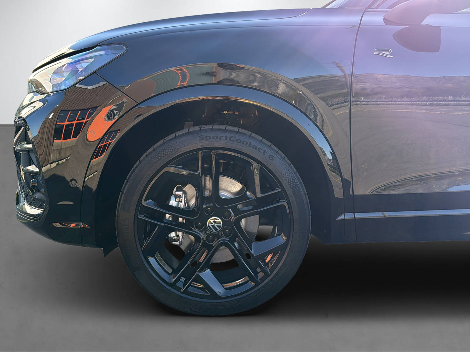 VW Tiguan 2.0 TSI R-Line DSG 4motion-image-2