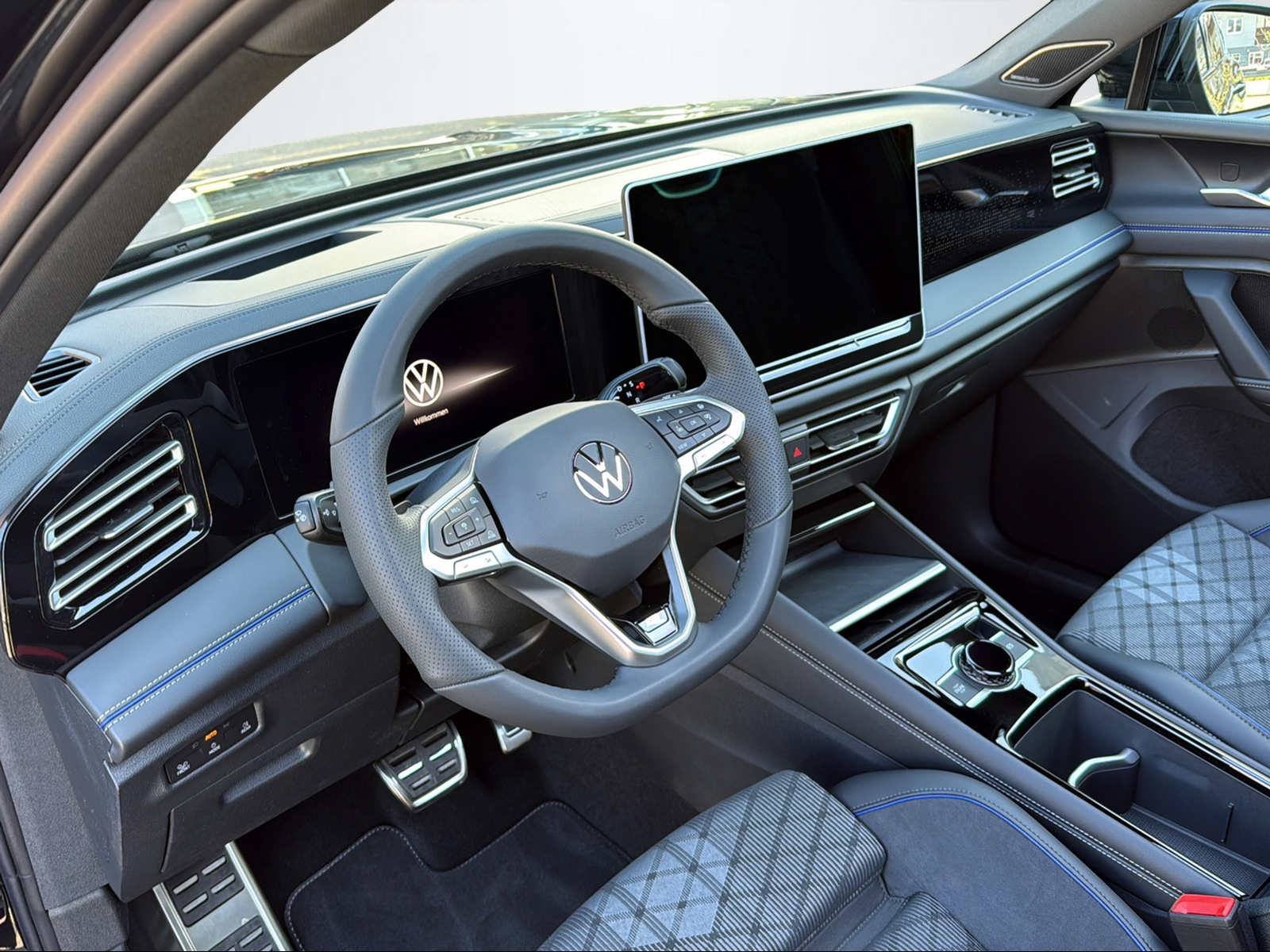 VW Tiguan 2.0 TSI R-Line DSG 4motion-image-6