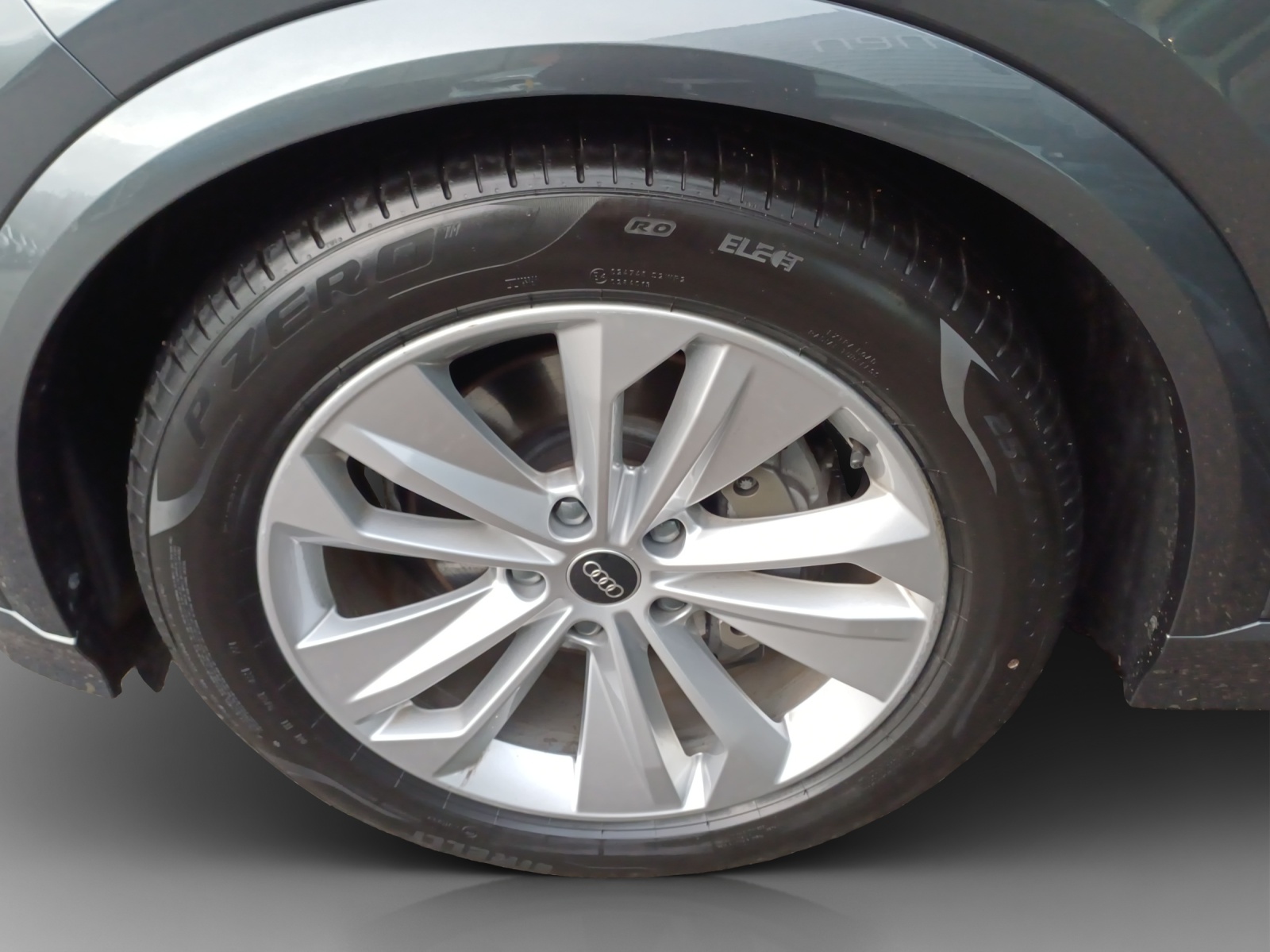 AUDI Q6 e-tron quattro-image-14