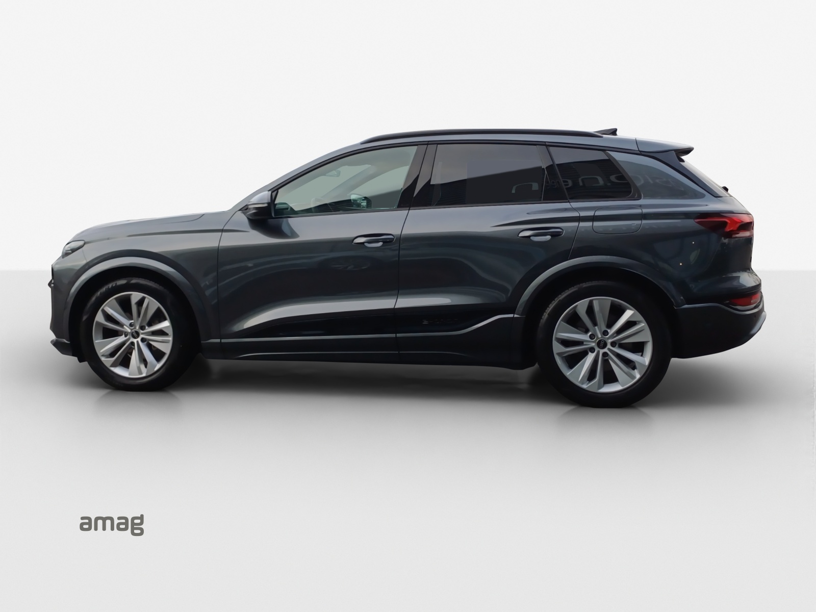AUDI Q6 e-tron quattro-image-1