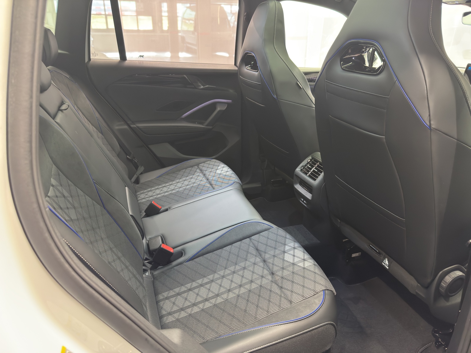VW Tiguan 2.0 TSI R-Line United DSG 4motion-image-9