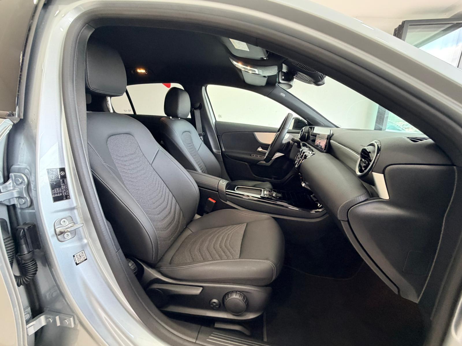 MERCEDES-BENZ A 180 7G-DCT-image-12