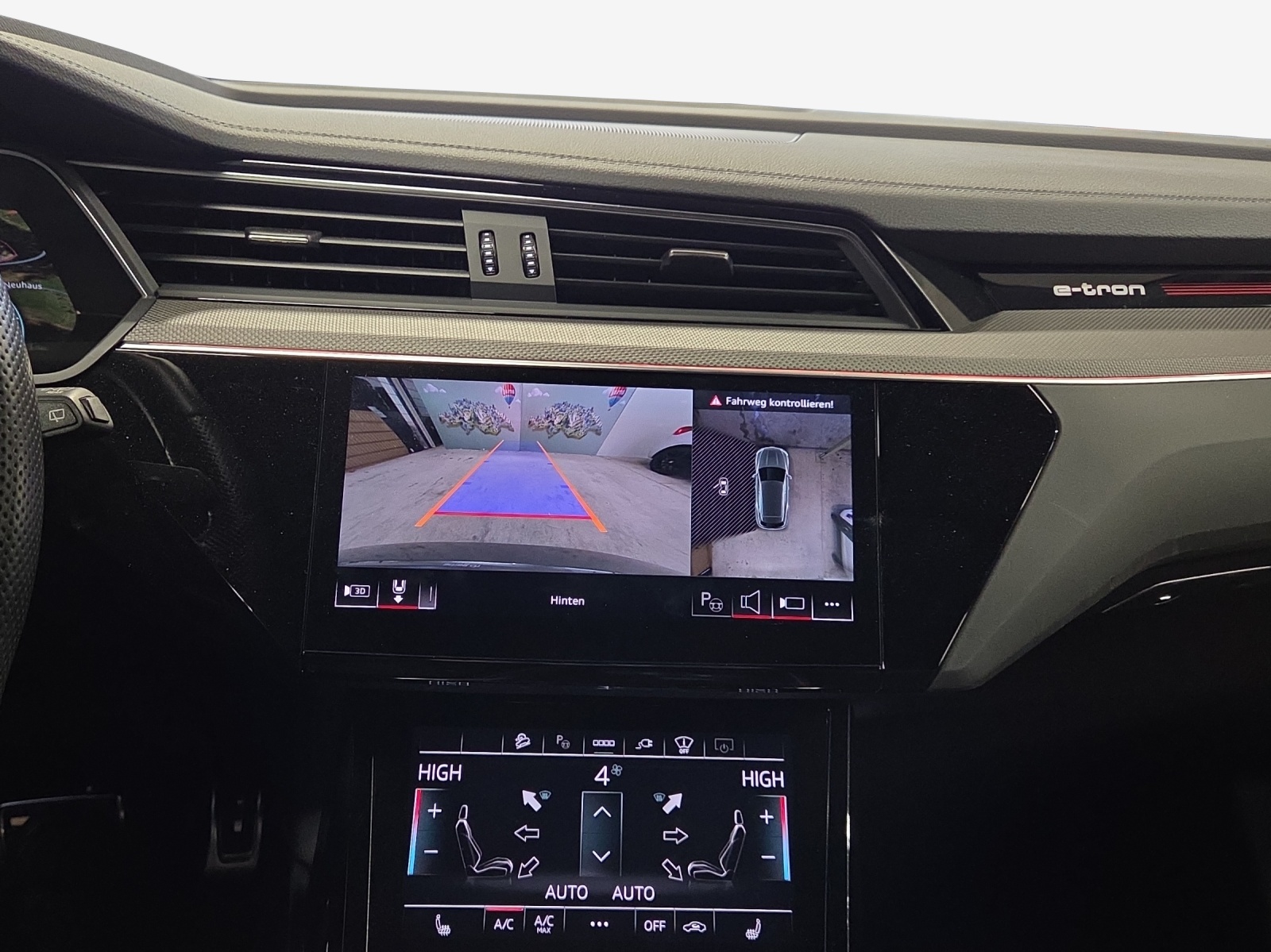 AUDI Q8 55 e-tron Black Edition quattro-image-16