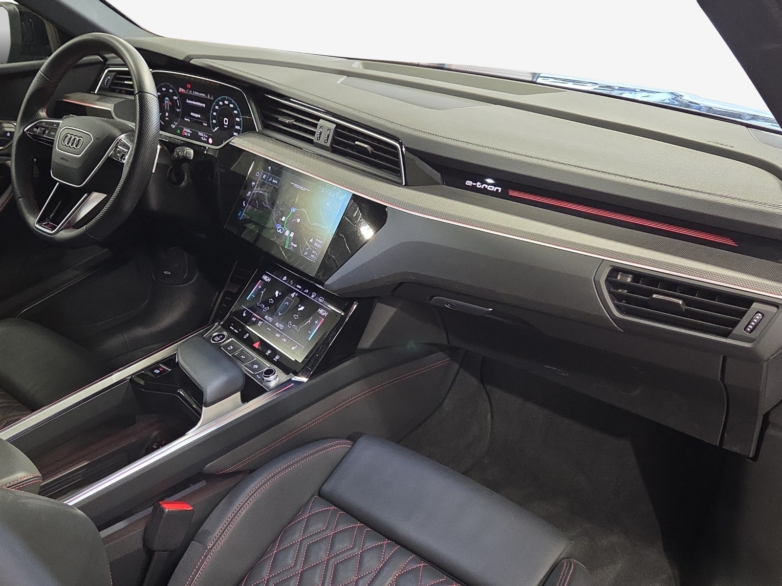 AUDI Q8 55 e-tron Black Edition quattro-image-14