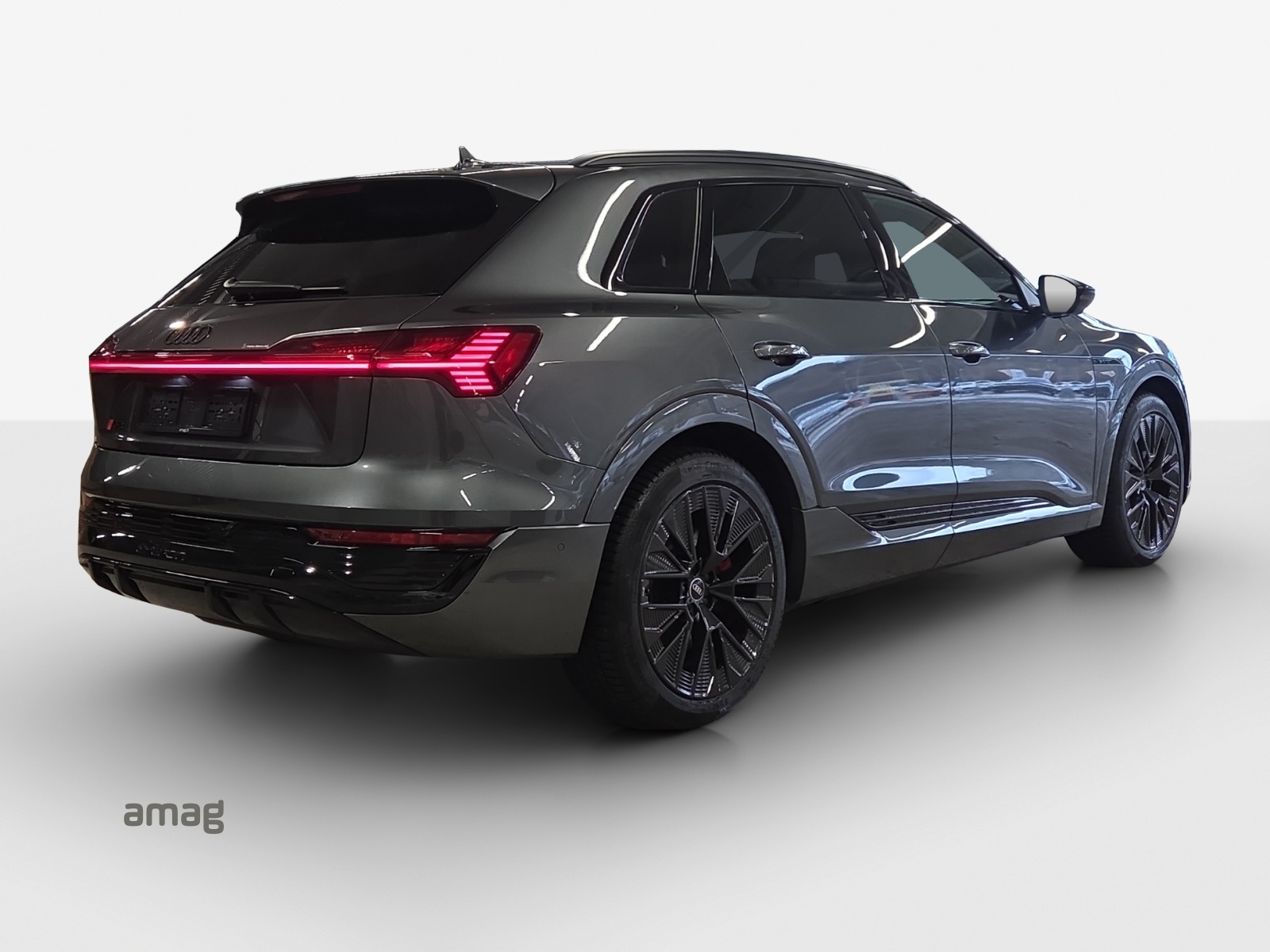 AUDI Q8 55 e-tron Black Edition quattro-image-5