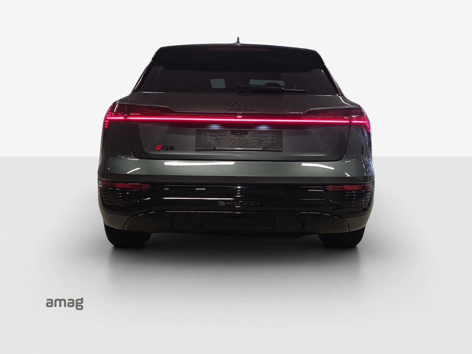 AUDI Q8 55 e-tron Black Edition quattro-image-4