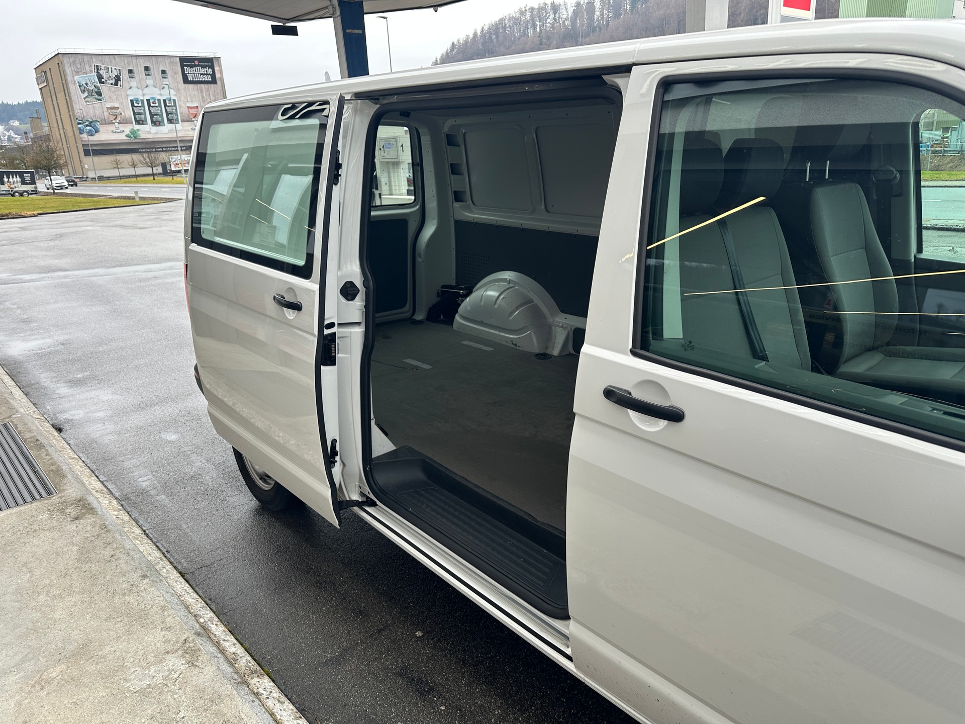 VW T6.1 2.0 TDI Entry Kasten AHK 2,5 T-showroom-element-2