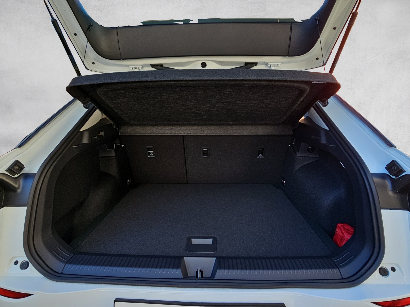 VW T-Roc 1.5 eTSI mHEV Trend DSG-image-13