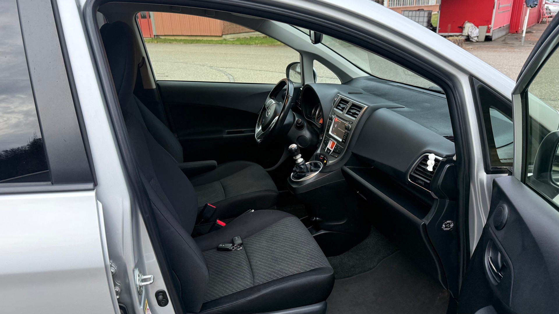 SUBARU Trezia 1.4D Swiss Luxury-image-9