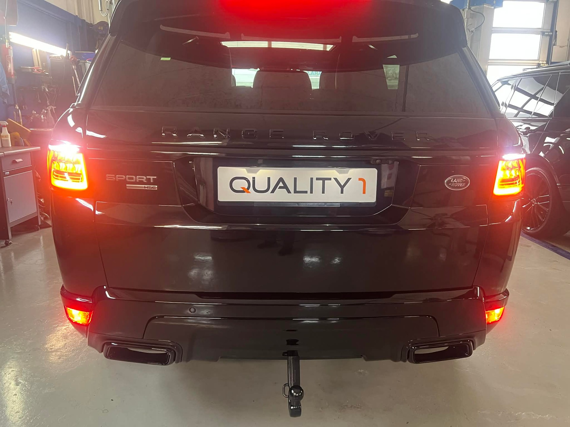 LAND ROVER Range Rover Sport 3.0 TDV6 S Automatic-image-16