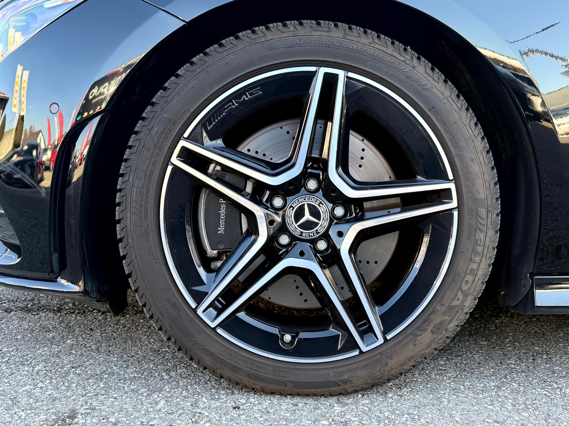 MERCEDES-BENZ CLA Shooting Brake 250 4Matic 7G-DCT AMG Line-image-4