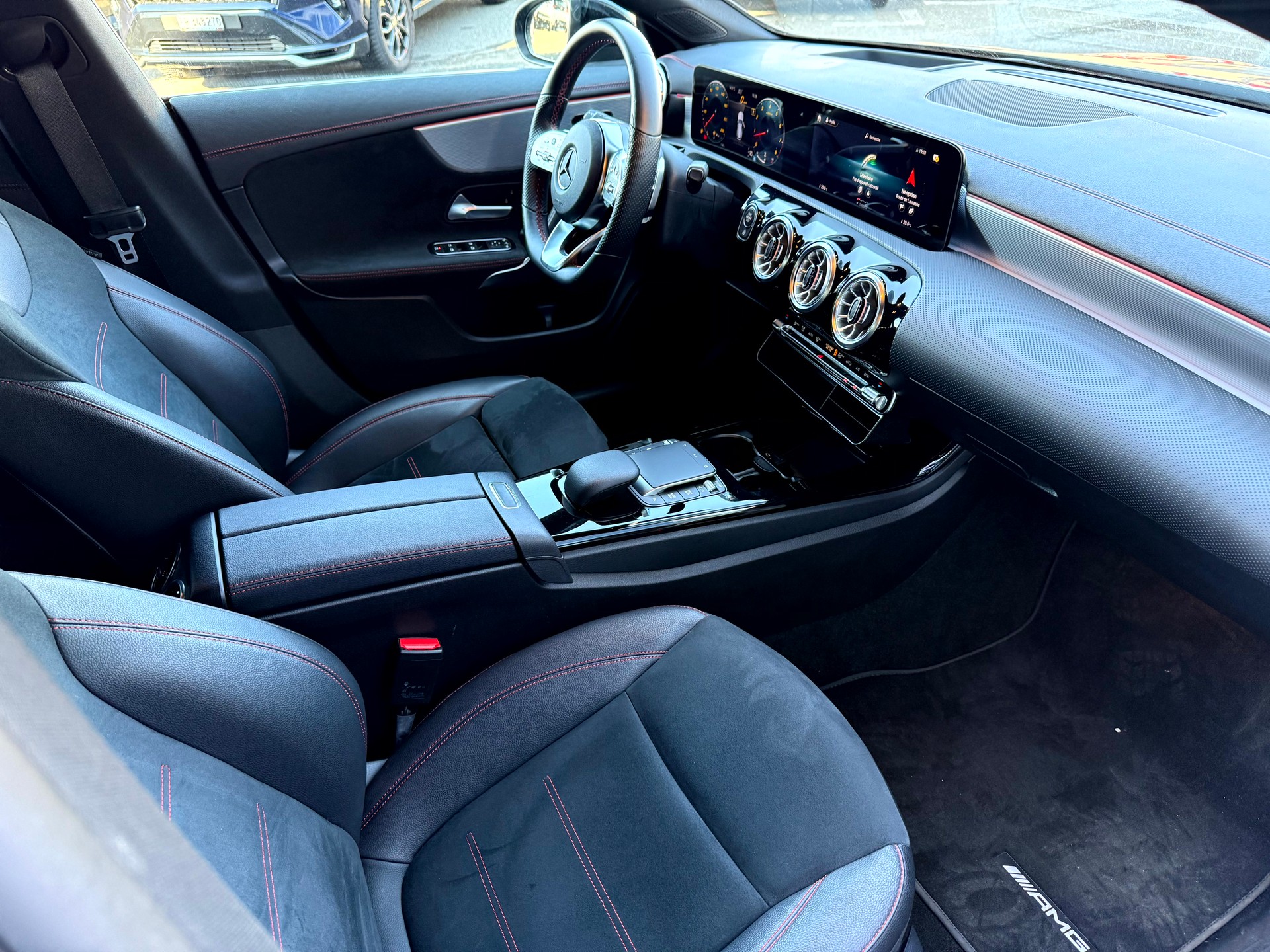 MERCEDES-BENZ CLA Shooting Brake 250 4Matic 7G-DCT AMG Line-image-11