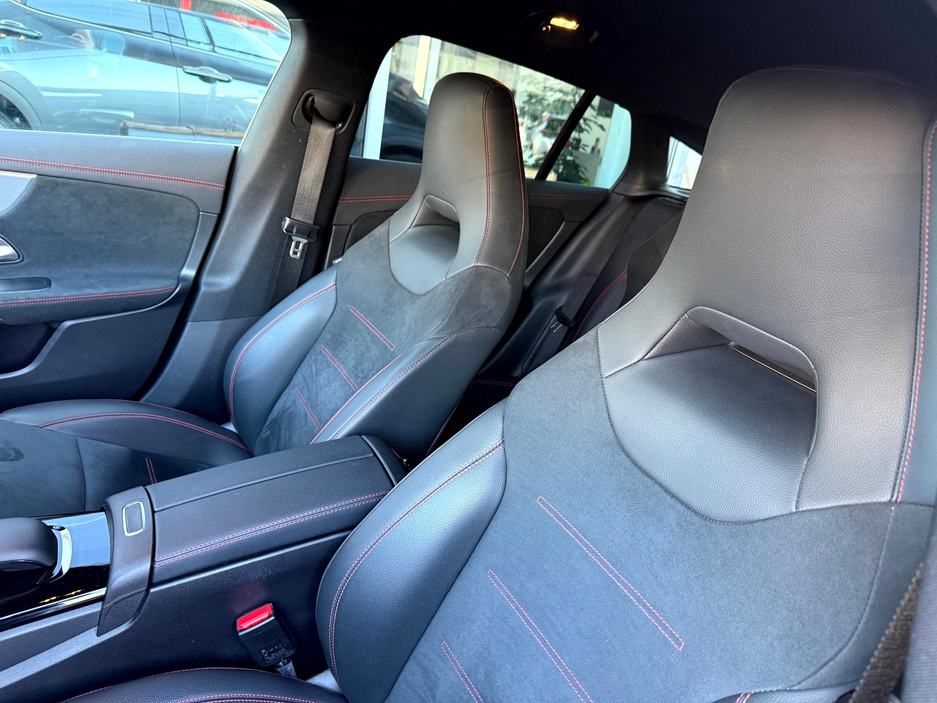 MERCEDES-BENZ CLA Shooting Brake 250 4Matic 7G-DCT AMG Line-image-15