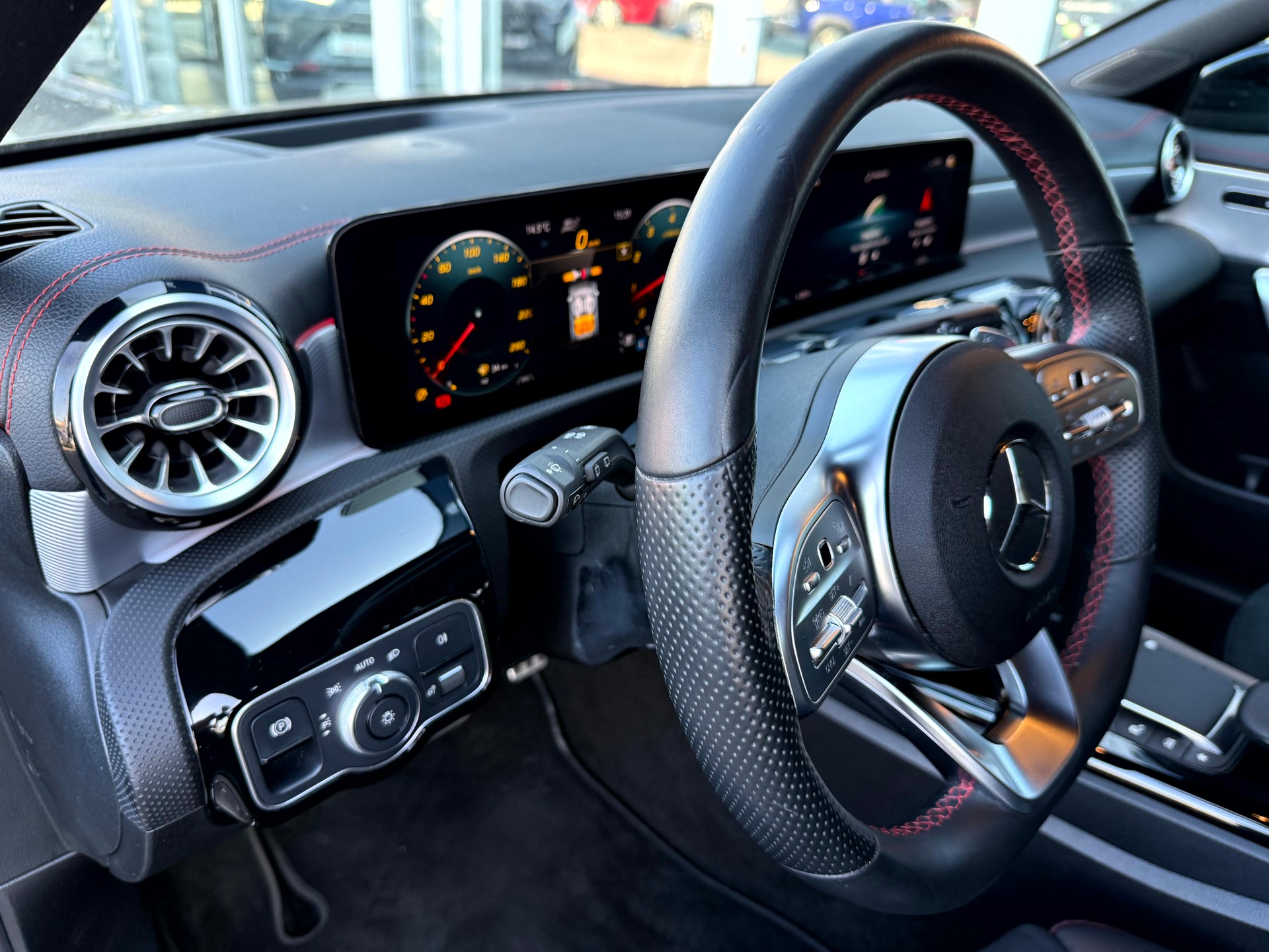 MERCEDES-BENZ CLA Shooting Brake 250 4Matic 7G-DCT AMG Line-image-14