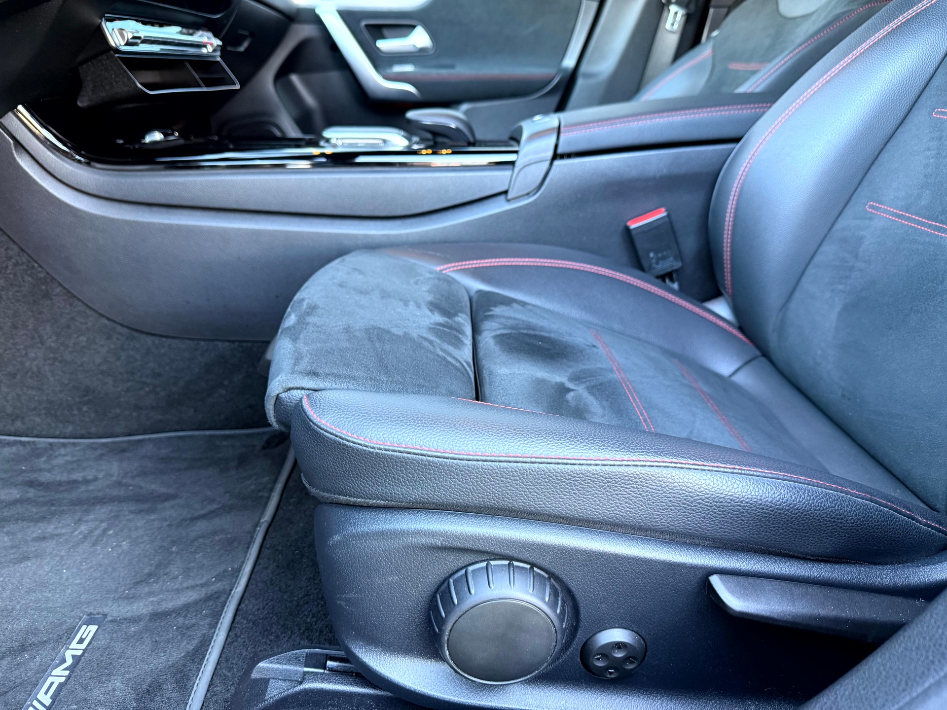 MERCEDES-BENZ CLA Shooting Brake 250 4Matic 7G-DCT AMG Line-image-16