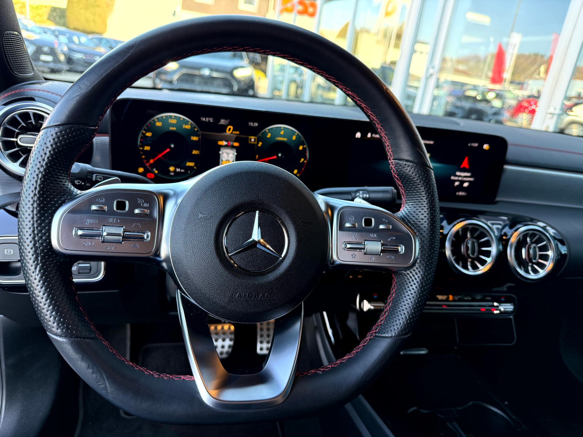 MERCEDES-BENZ CLA Shooting Brake 250 4Matic 7G-DCT AMG Line-image-20