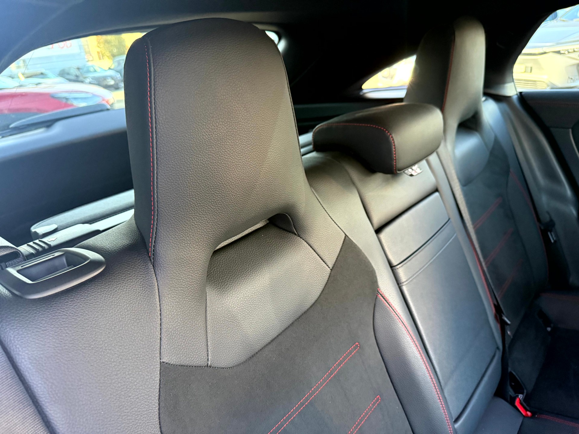 MERCEDES-BENZ CLA Shooting Brake 250 4Matic 7G-DCT AMG Line-image-9