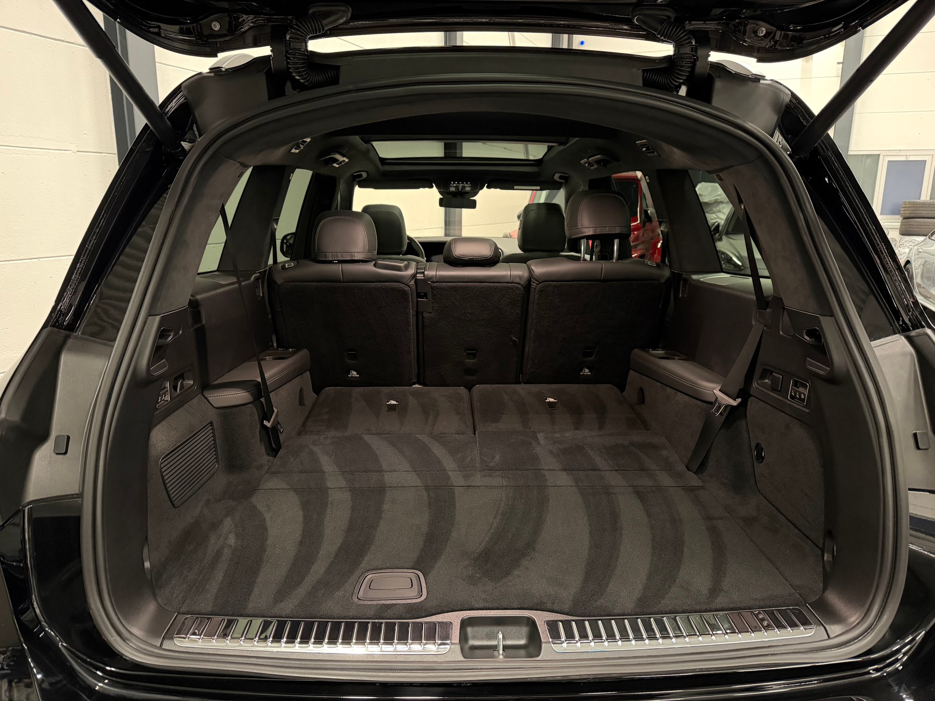 MERCEDES-BENZ GLS 63 AMG 4Matic + 9G-Tronic-image-25