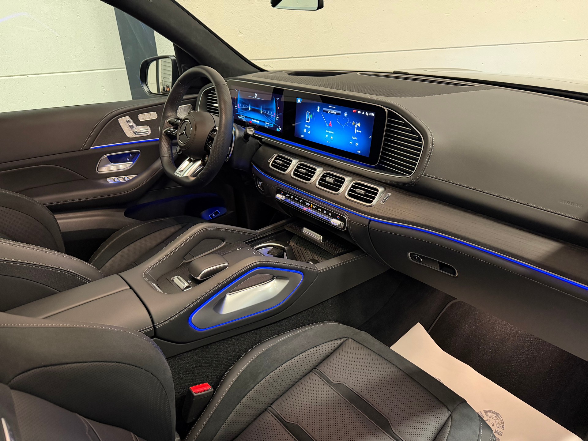 MERCEDES-BENZ GLS 63 AMG 4Matic + 9G-Tronic-image-18
