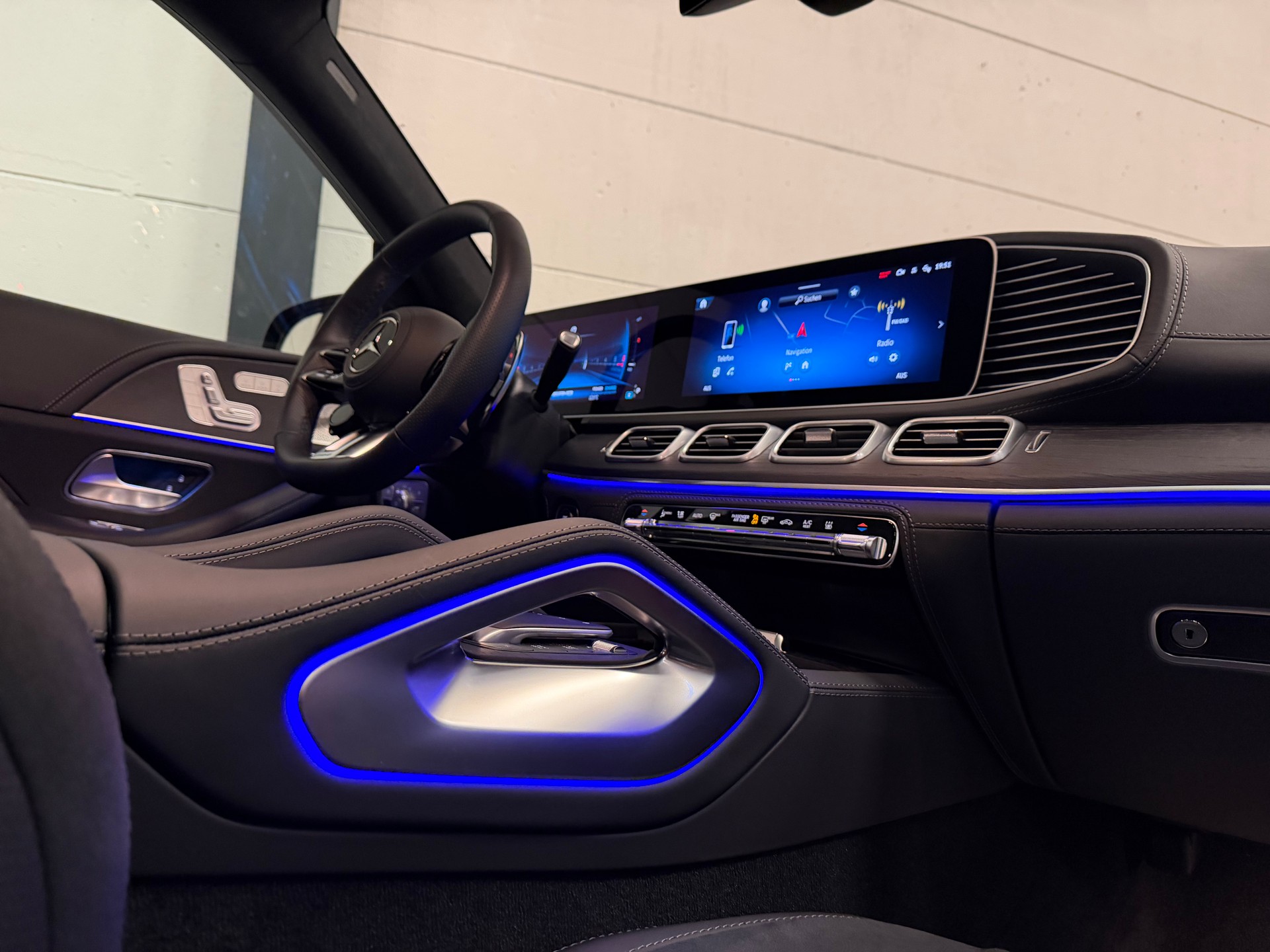 MERCEDES-BENZ GLS 63 AMG 4Matic + 9G-Tronic-image-20