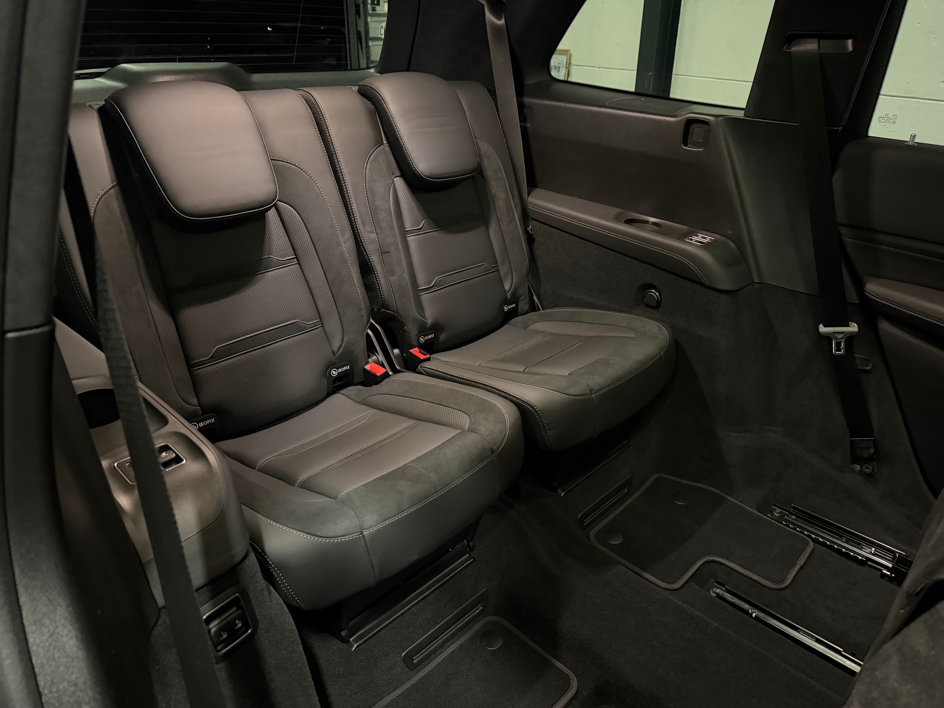 MERCEDES-BENZ GLS 63 AMG 4Matic + 9G-Tronic-image-24
