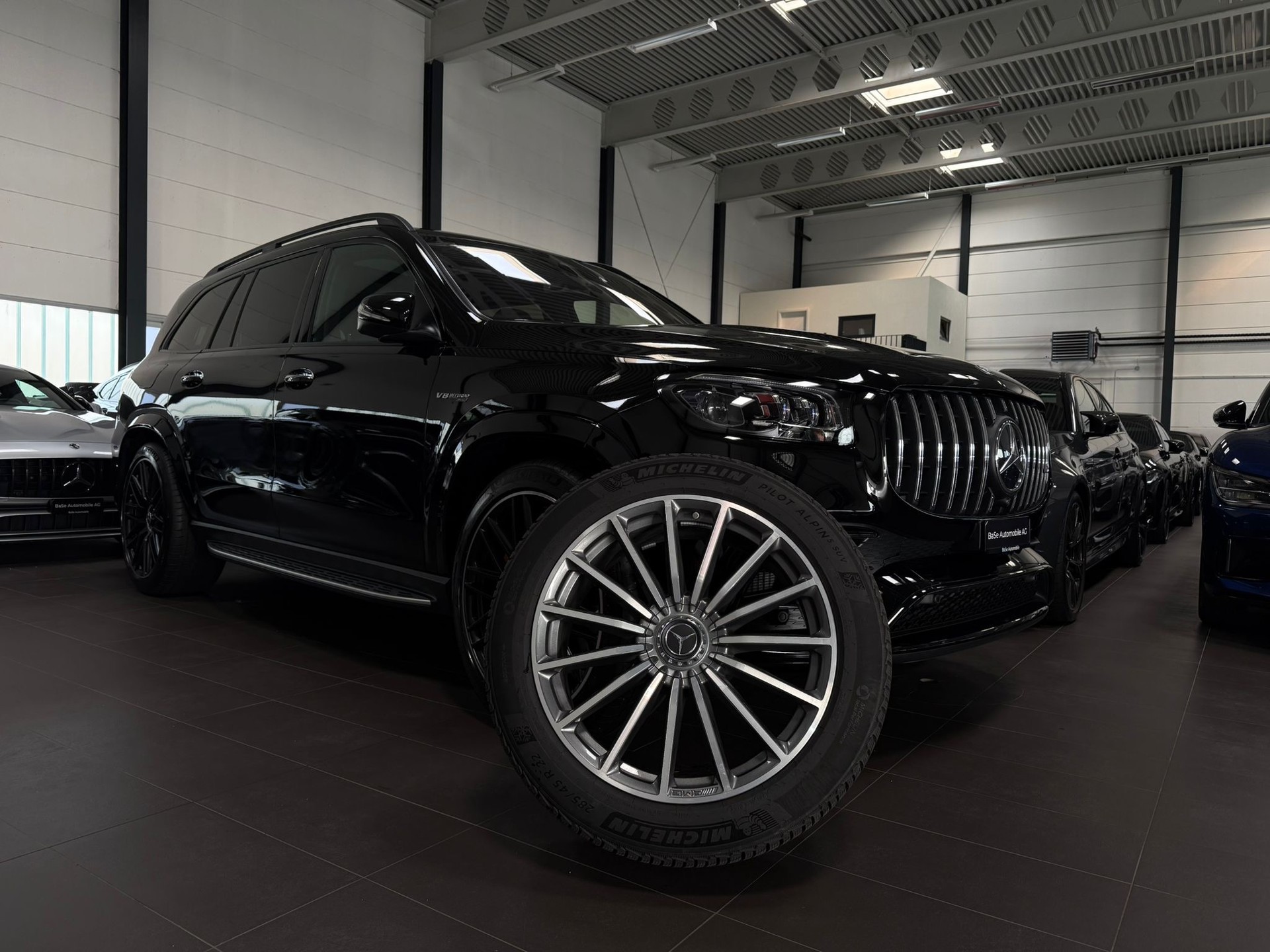 MERCEDES-BENZ GLS 63 AMG 4Matic + 9G-Tronic-image-30