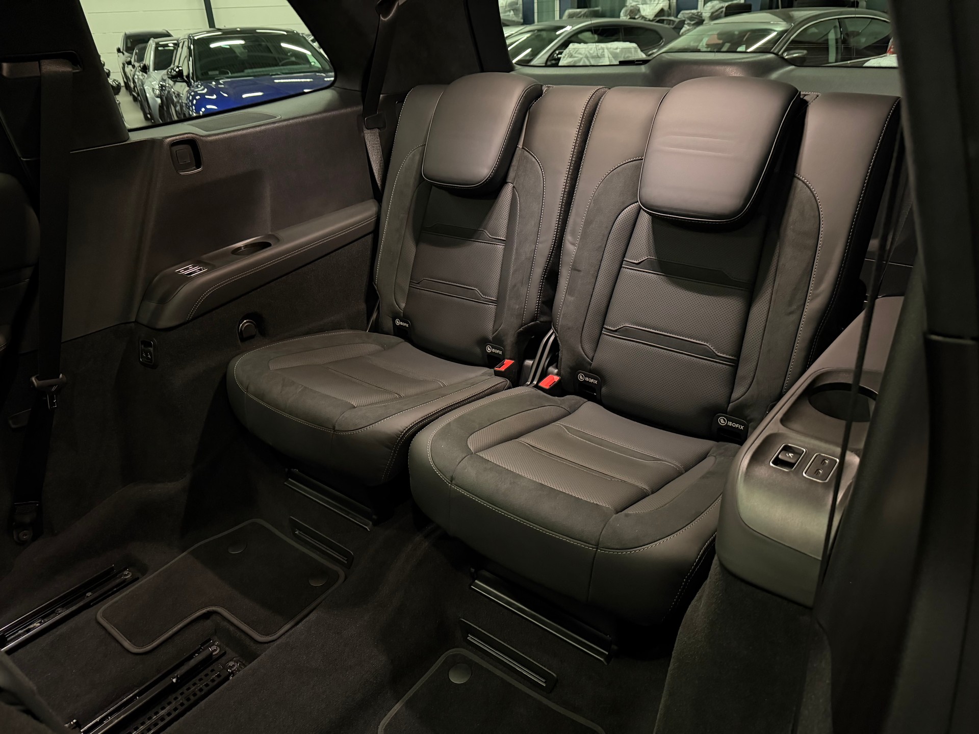 MERCEDES-BENZ GLS 63 AMG 4Matic + 9G-Tronic-image-23