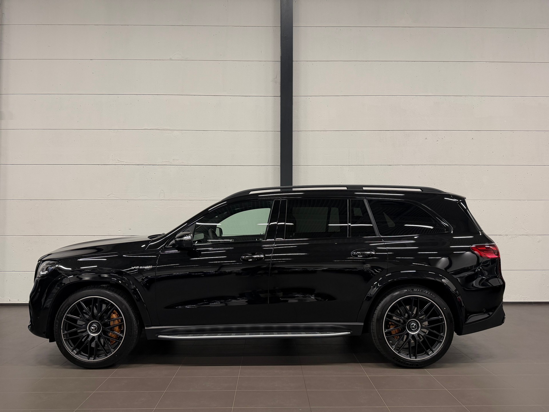 MERCEDES-BENZ GLS 63 AMG 4Matic + 9G-Tronic-image-9