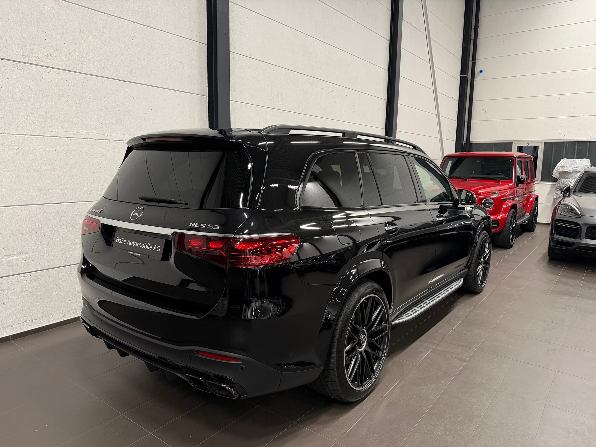 MERCEDES-BENZ GLS 63 AMG 4Matic + 9G-Tronic-image-10