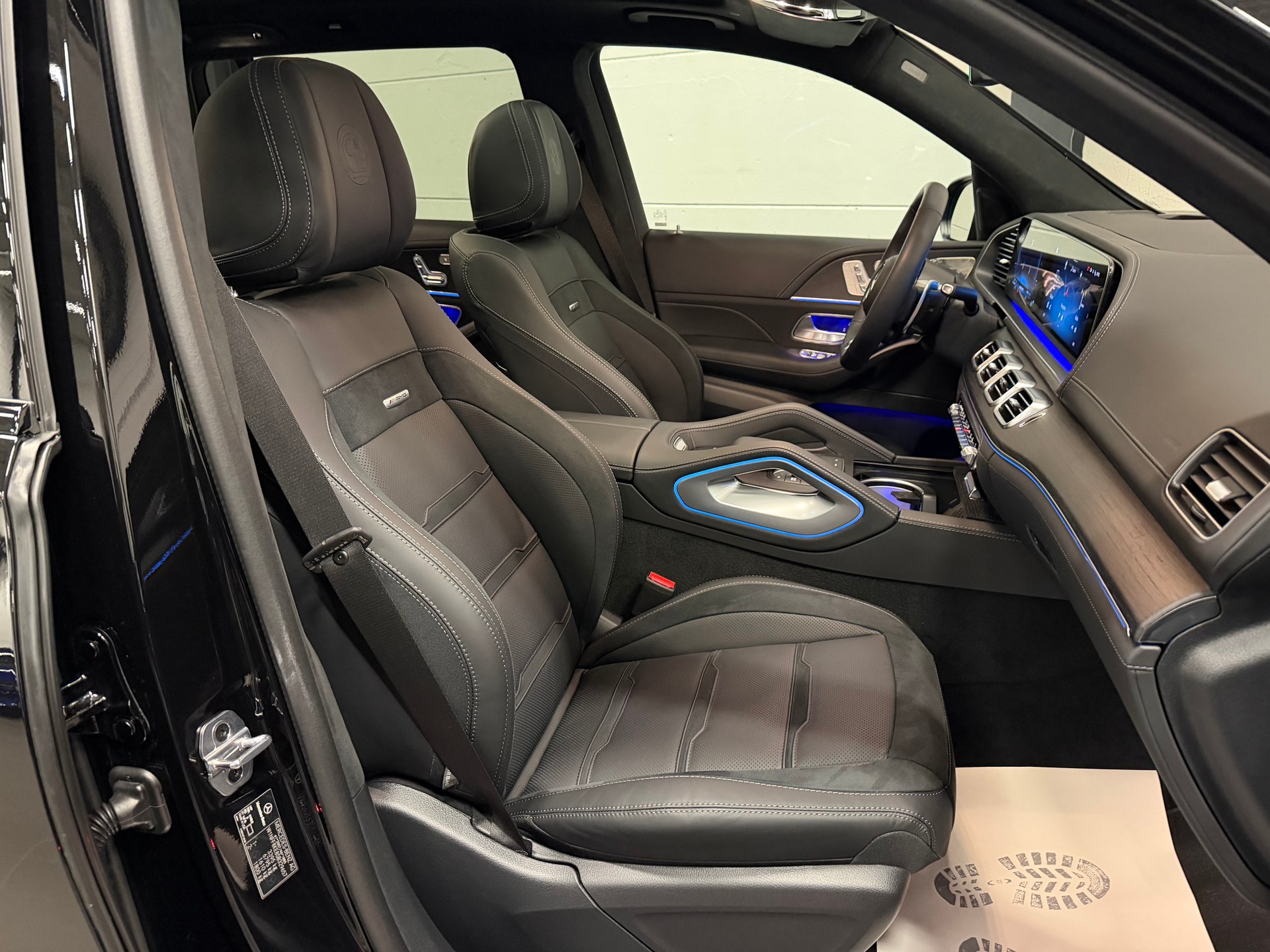 MERCEDES-BENZ GLS 63 AMG 4Matic + 9G-Tronic-image-19