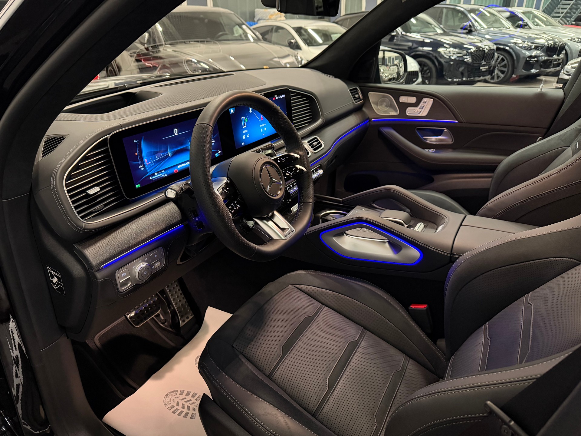 MERCEDES-BENZ GLS 63 AMG 4Matic + 9G-Tronic-image-16