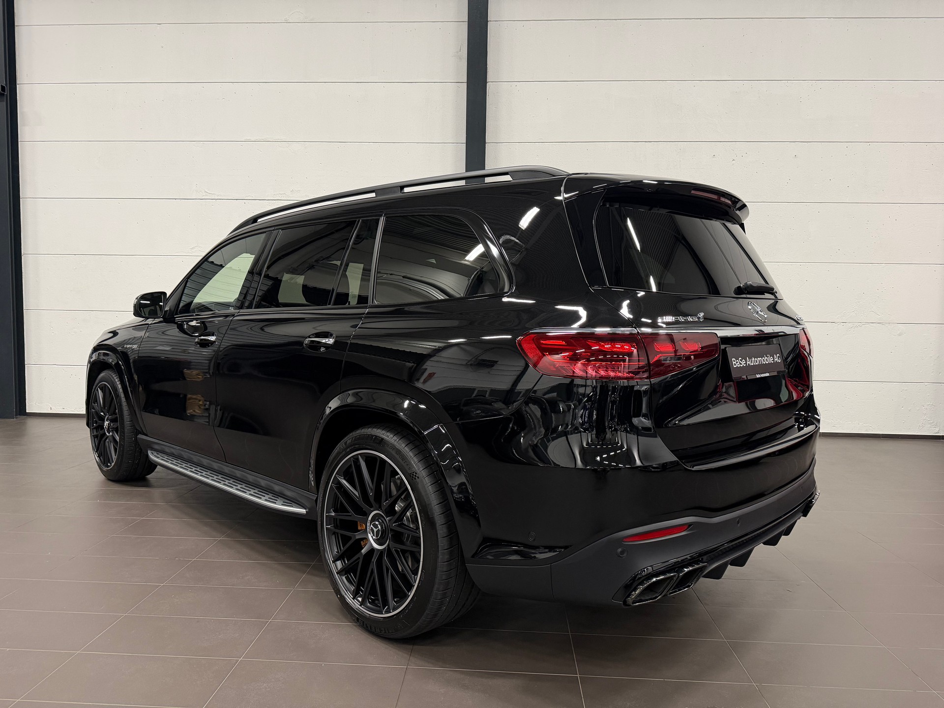 MERCEDES-BENZ GLS 63 AMG 4Matic + 9G-Tronic-image-13