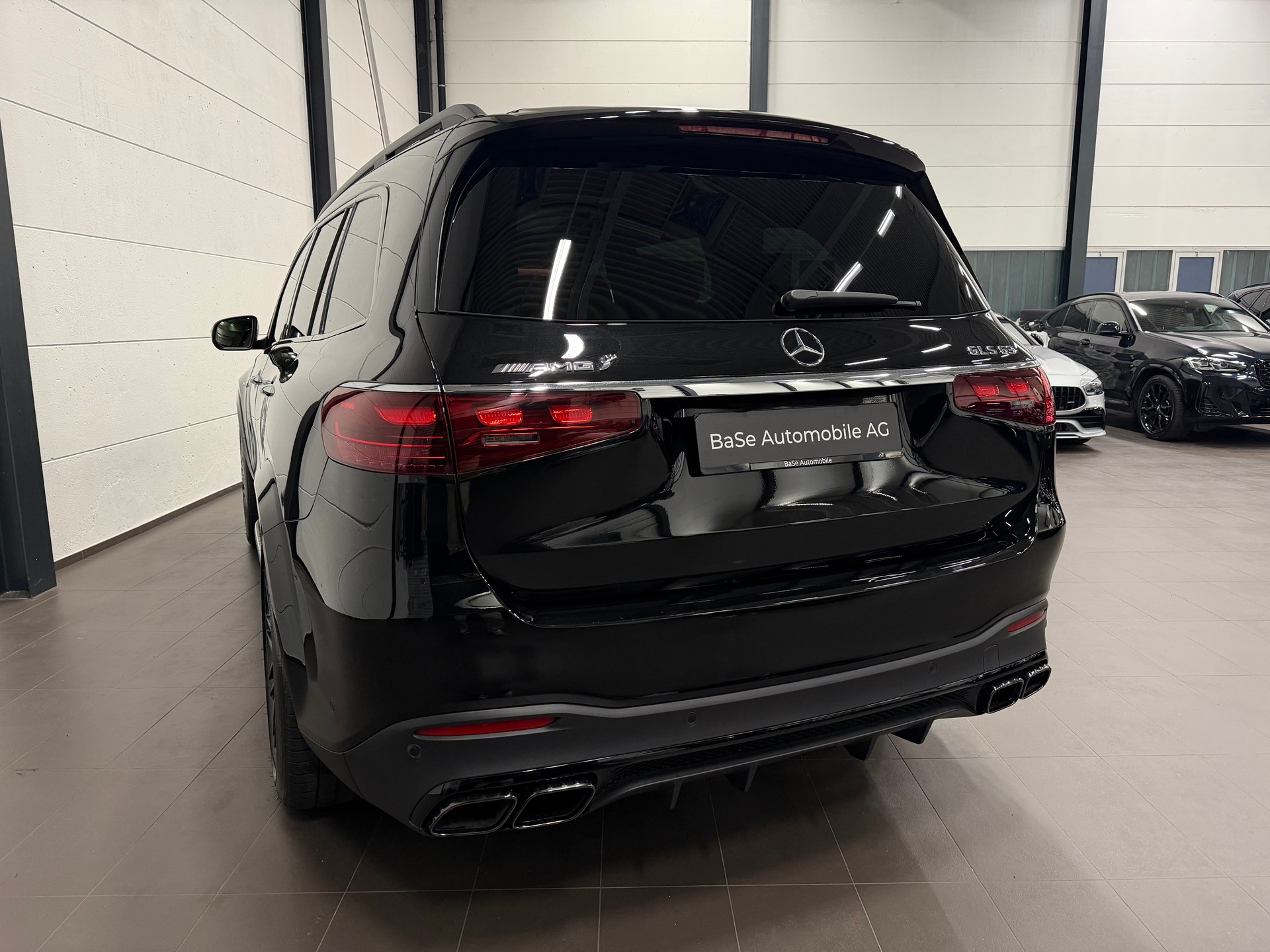 MERCEDES-BENZ GLS 63 AMG 4Matic + 9G-Tronic-image-14