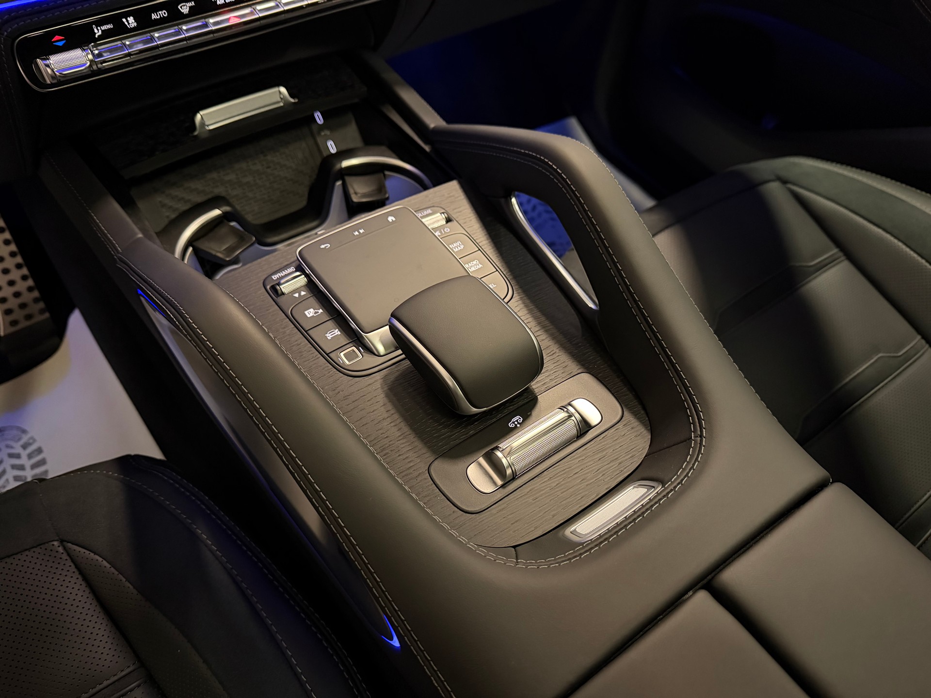 MERCEDES-BENZ GLS 63 AMG 4Matic + 9G-Tronic-image-28