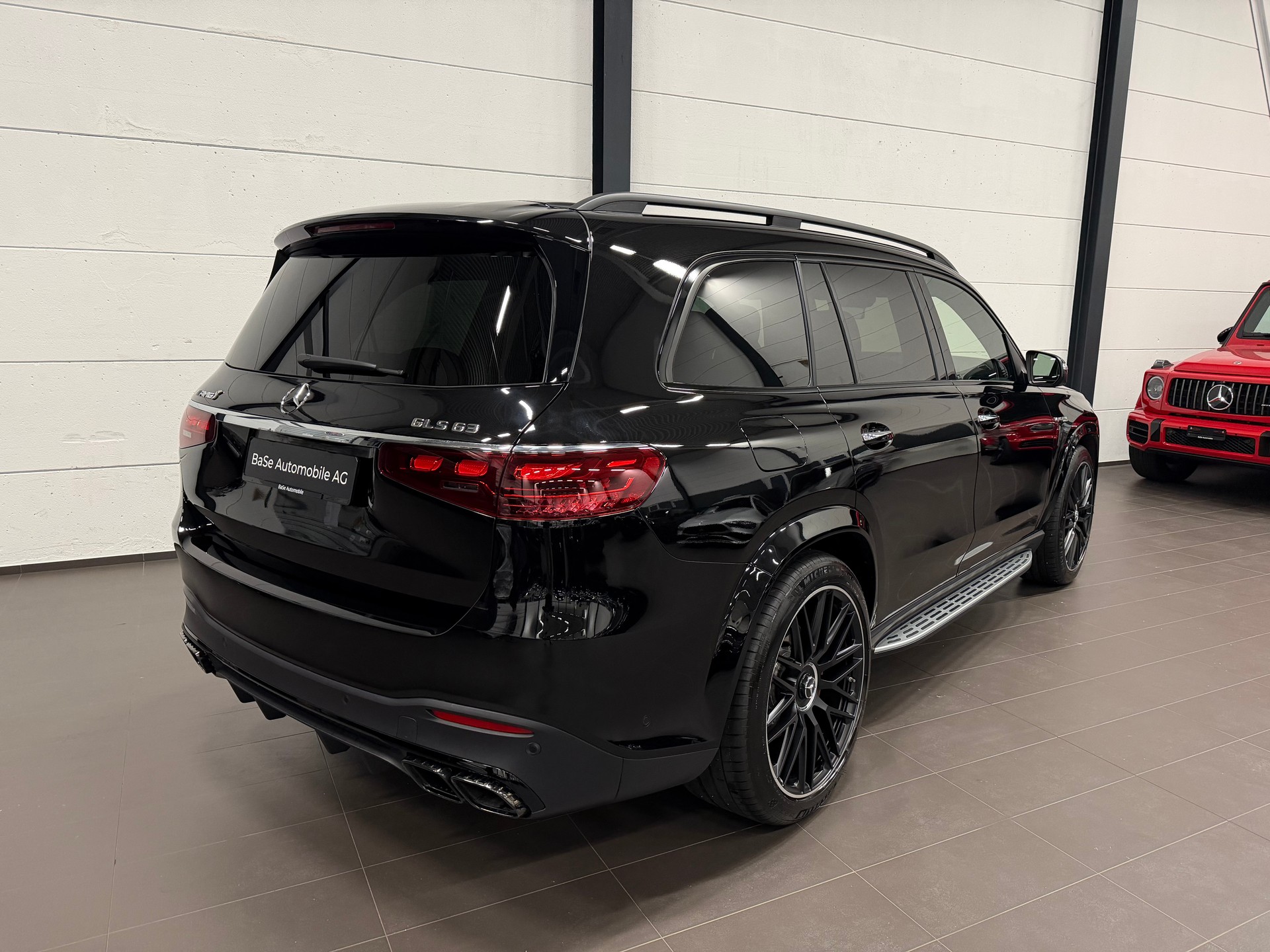 MERCEDES-BENZ GLS 63 AMG 4Matic + 9G-Tronic-image-12