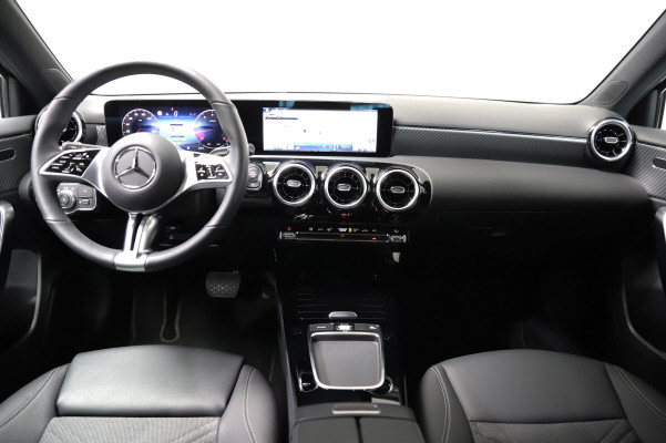 MERCEDES-BENZ A 180-image-9